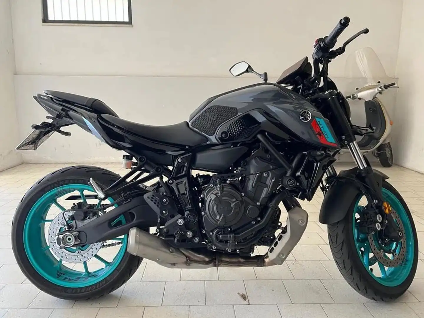 Yamaha MT-07 Grigio - 1