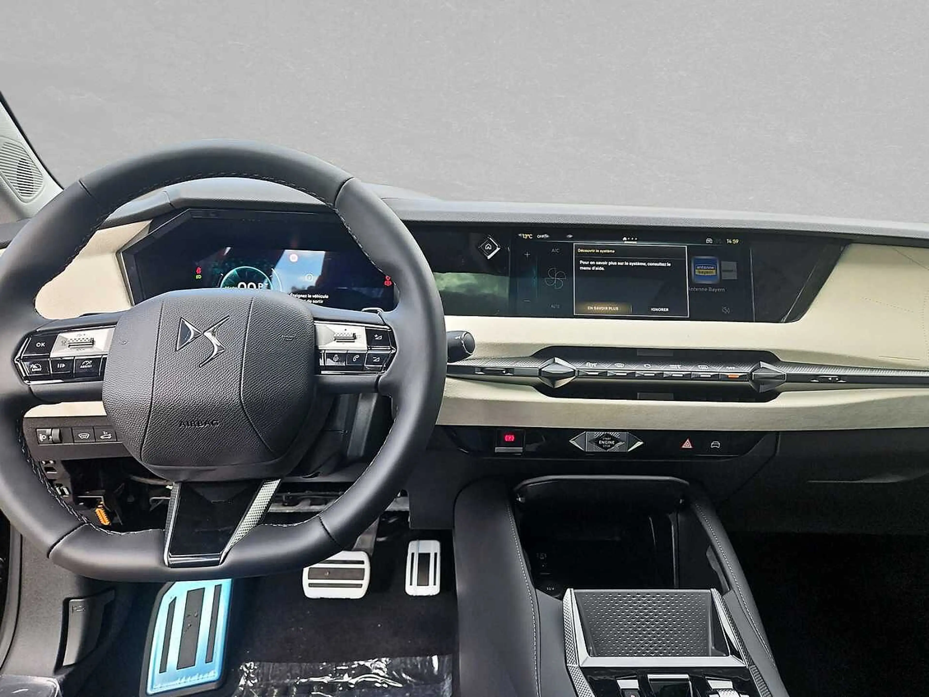 DS Automobiles DS 4 DS N°4 E-Tense JULES VERNE Alcantara — photo 9