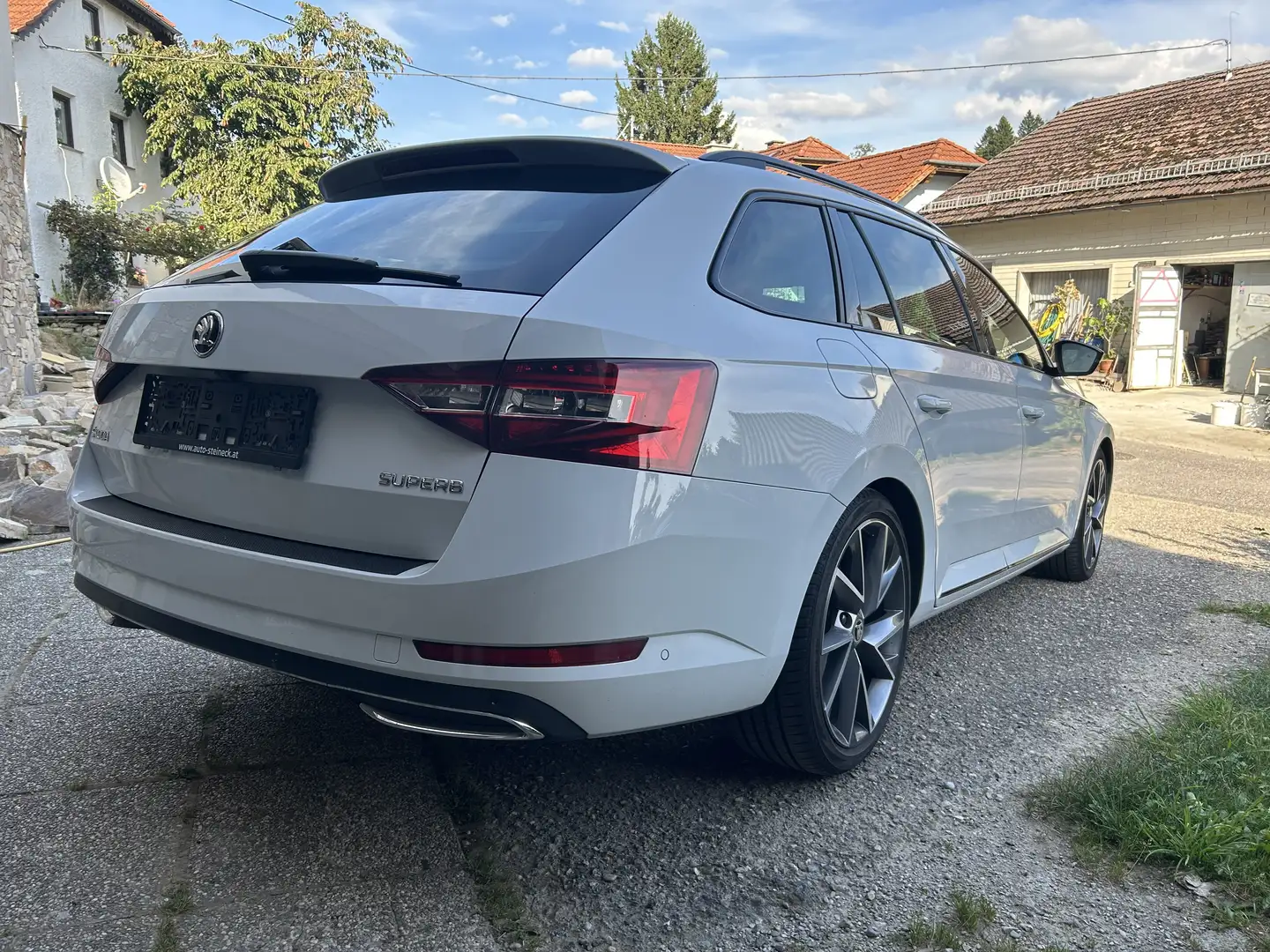 Skoda Superb Kombi 2,0 TDI Sportline DSG - 2