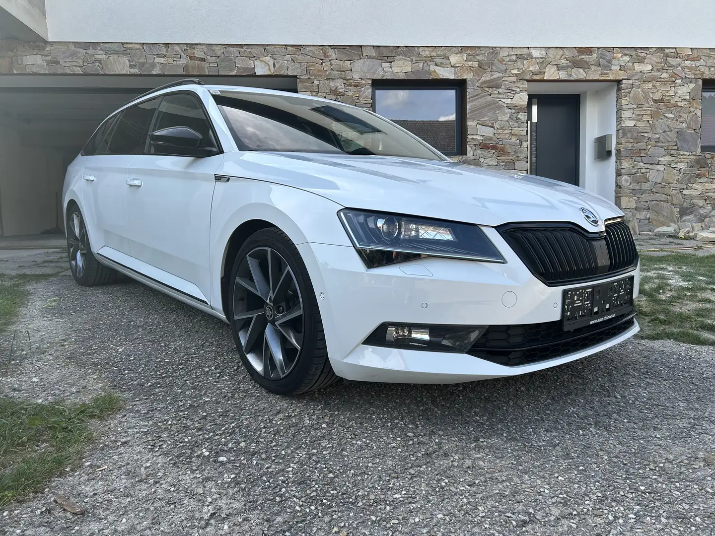 Skoda Superb Kombi 2,0 TDI Sportline DSG - 1