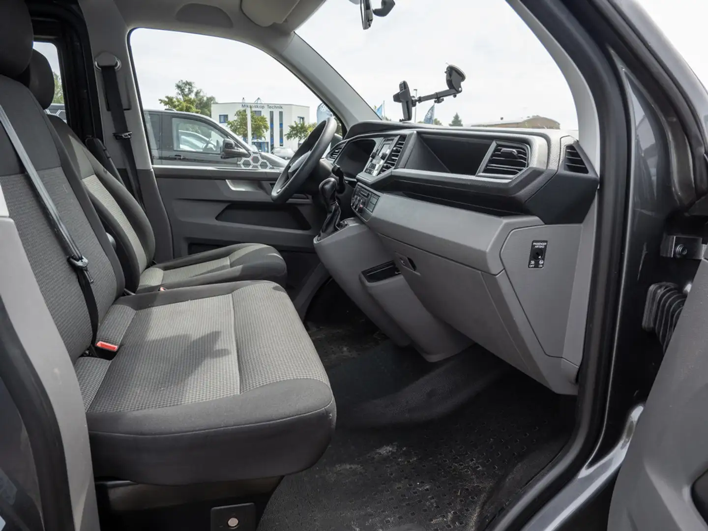 Volkswagen T6.1 Kombi 2.0 TDI lang Rollstuhlrampe Grau - 2