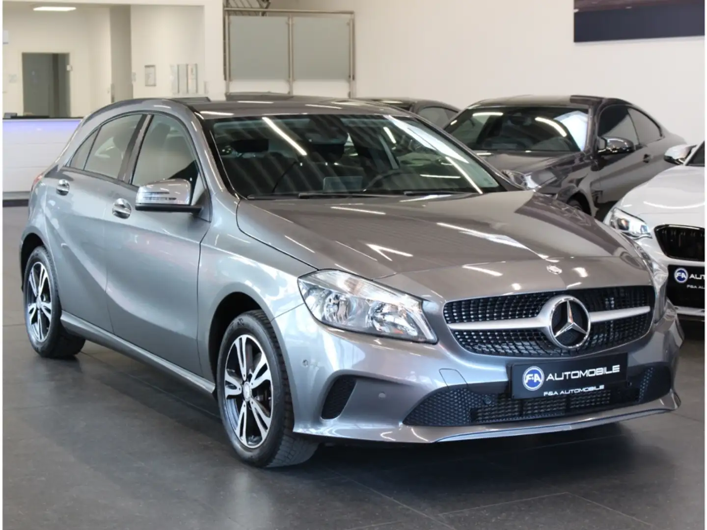 Mercedes-Benz A 200 BlueEfficiency 2. Hand*Memory*Kamera Grau - 2
