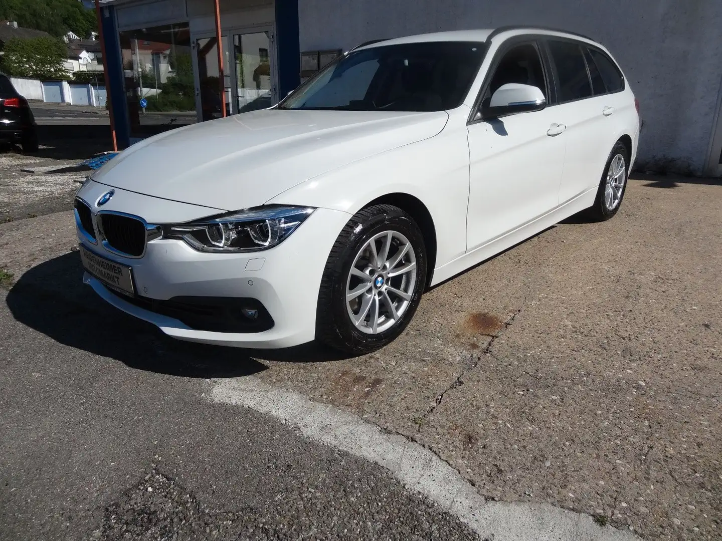 BMW 320 d Advantage/2.Hd/190PS/LED/Navi/PDC/SitzH/ Weiß - 1