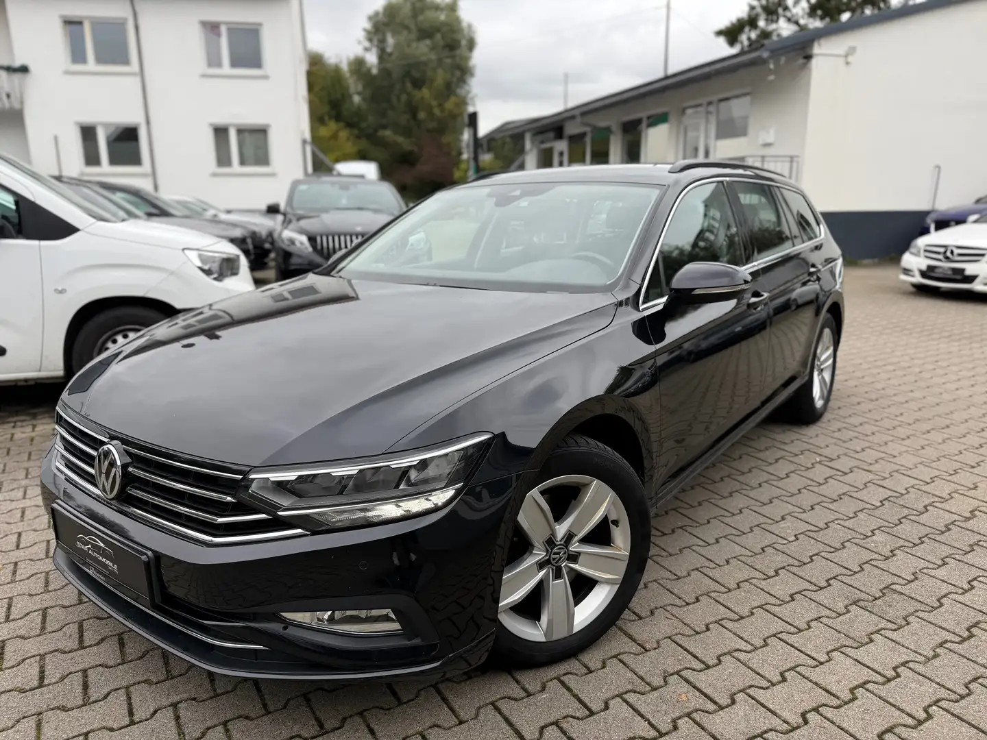 Volkswagen Passat Variant 2,0 TDI DSG*BusinessPremium*LightAssist*TravelAss Schwarz - 2