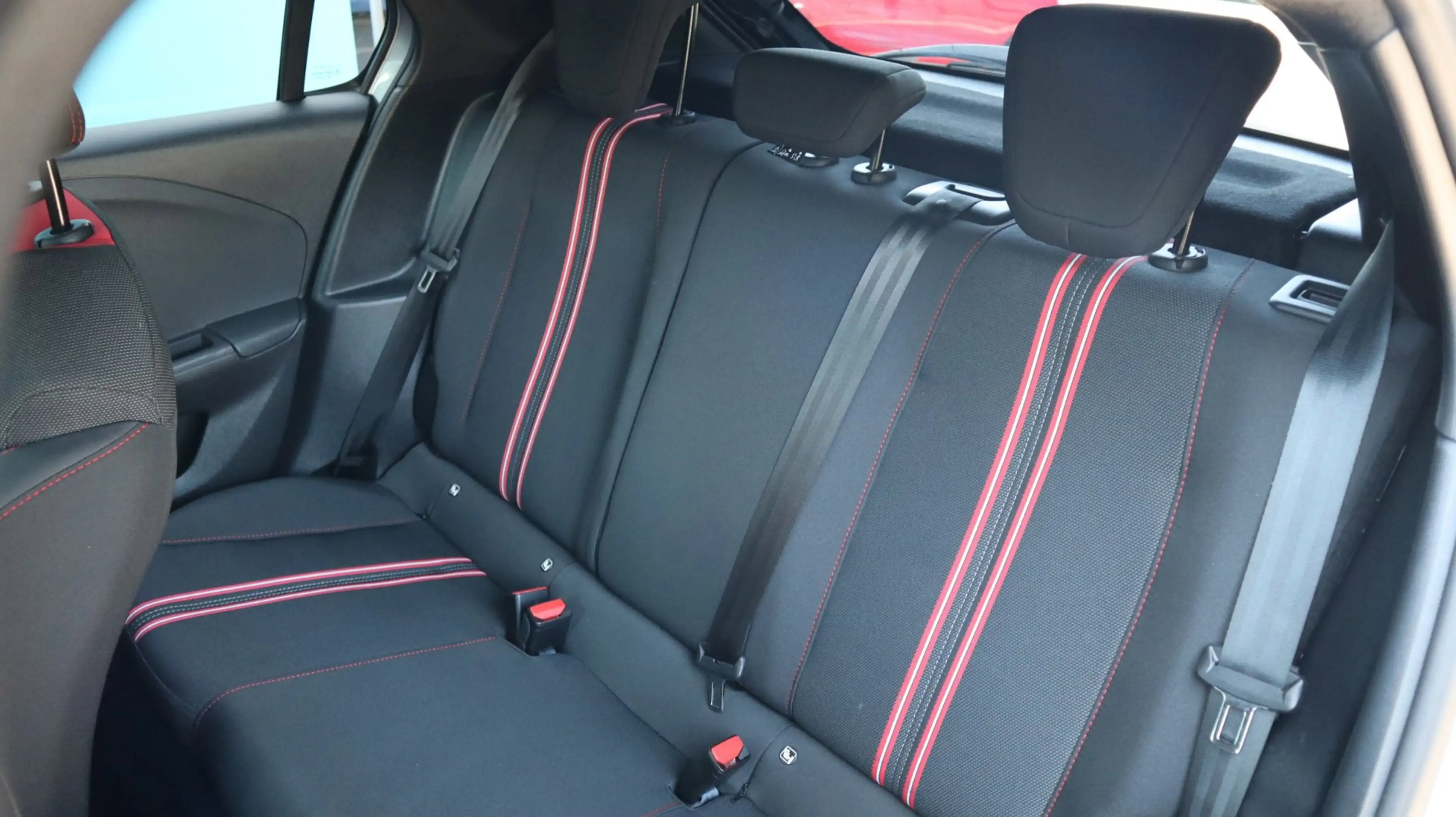 Opel Corsa-e GS Line 50 kWh SOH92% CarPlay LED Virtual cockpit — photo 15