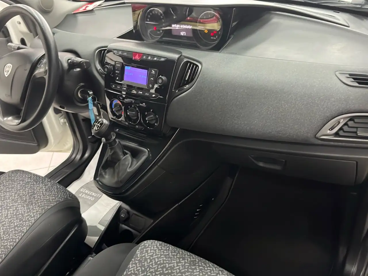Lancia Ypsilon 2022 — фото 10