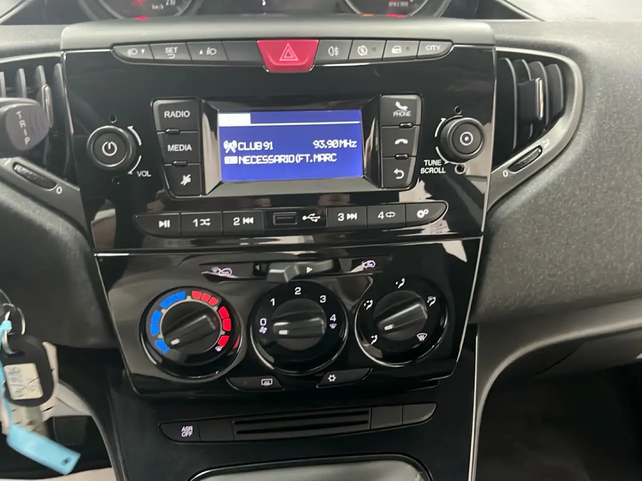Lancia Ypsilon 2022 — фото 14