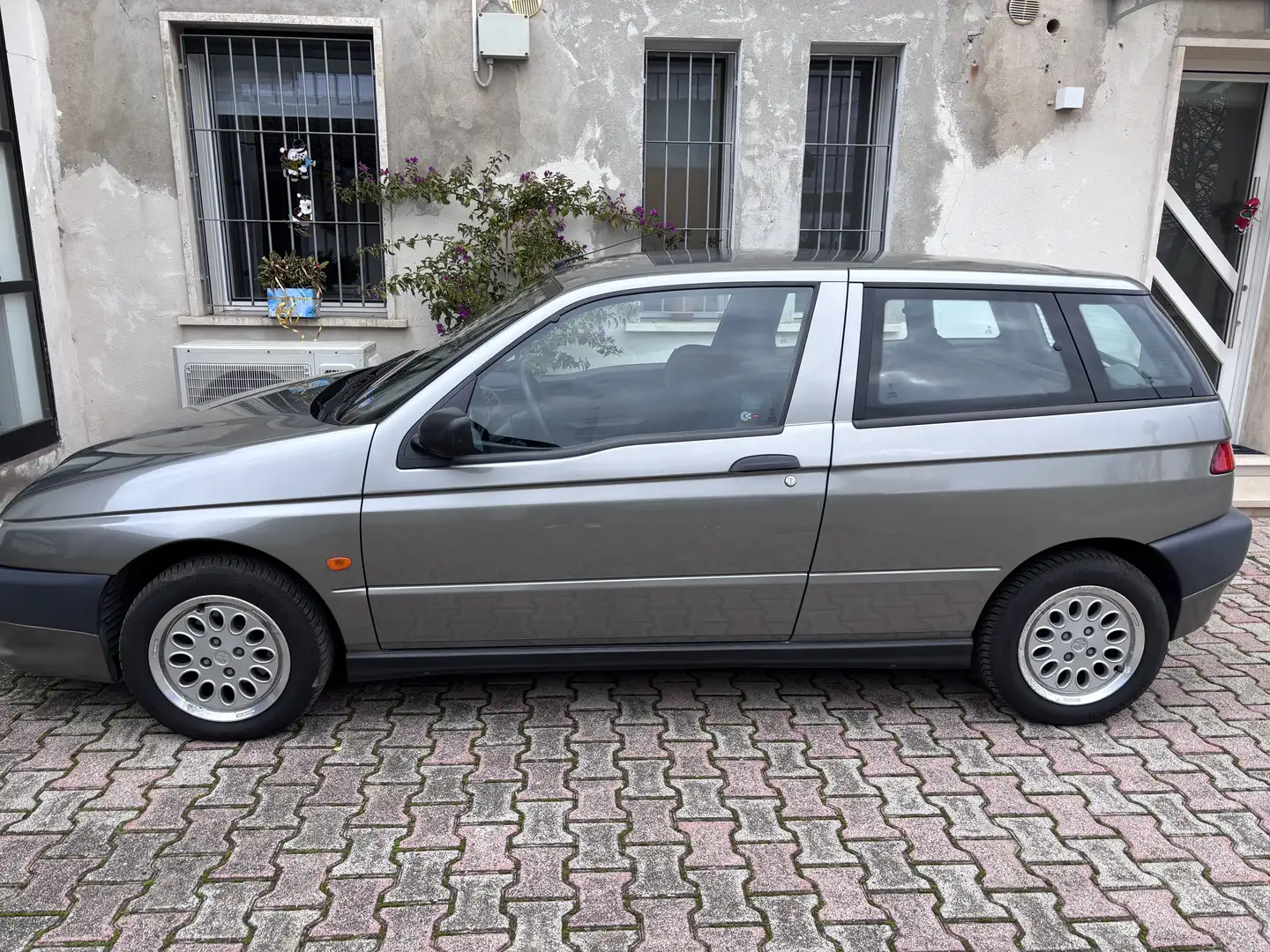 Alfa Romeo 145 145 1.6 ie L - 2