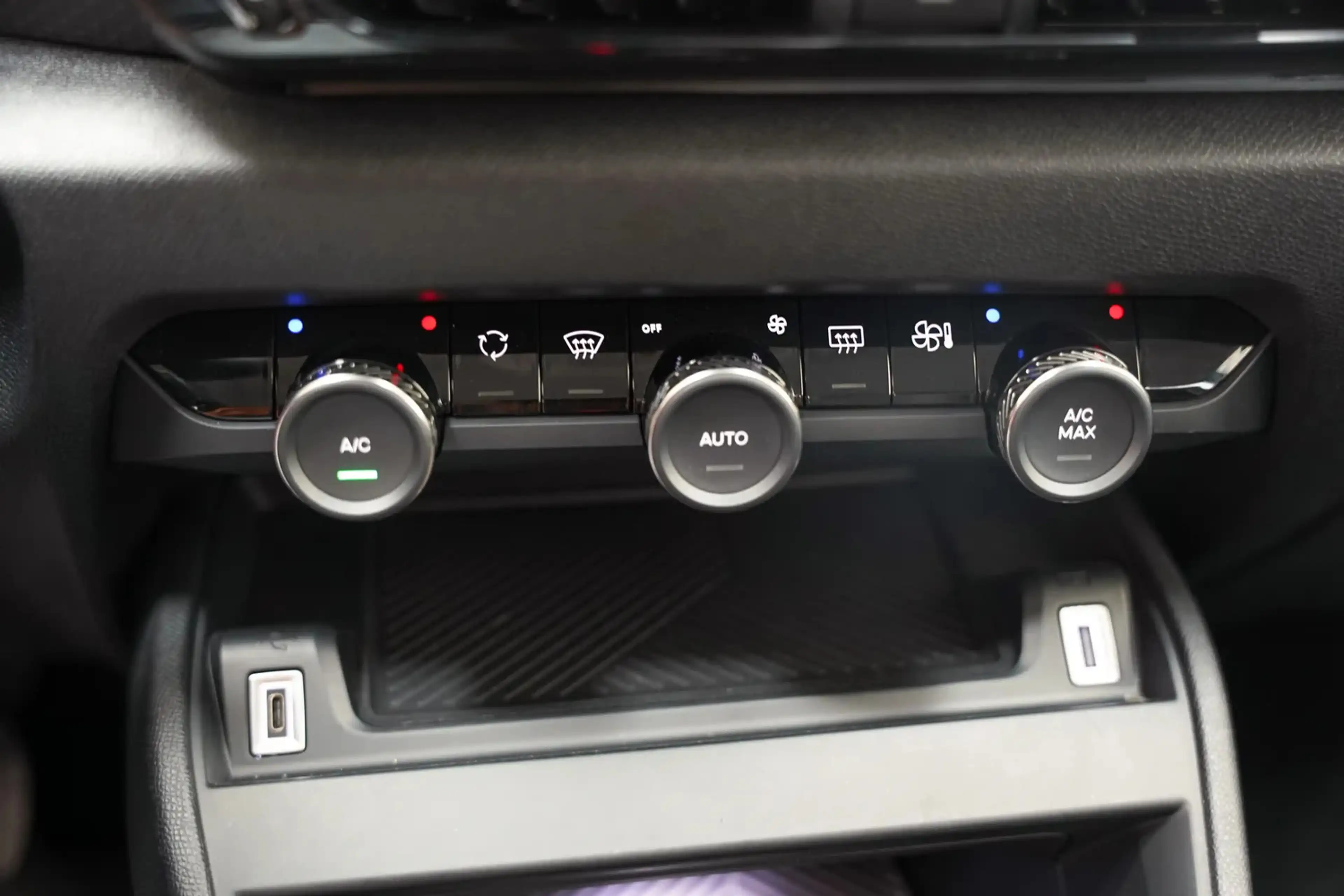Citroen E-C4 Electric You 50kWh [ LED Navi Camera Climate ] — photo 8