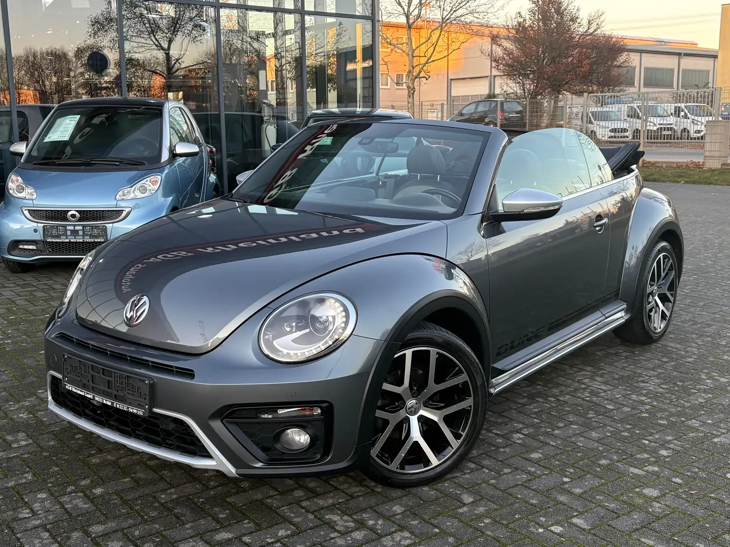 Volkswagen Beetle CABRIO 1.2 TSI BMT DUNE BI-XENON ALU18" 1HAND TOP* Grau - 1