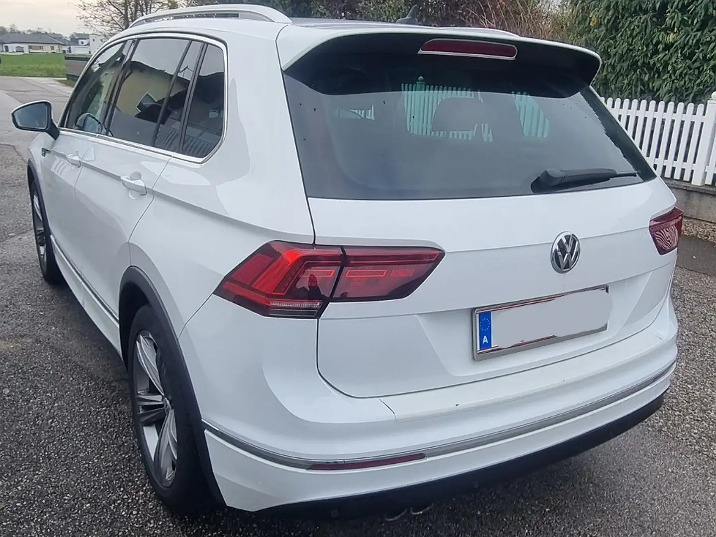 Volkswagen Tiguan 2,0 TDI SCR Comfortline R-line Weiß - 2