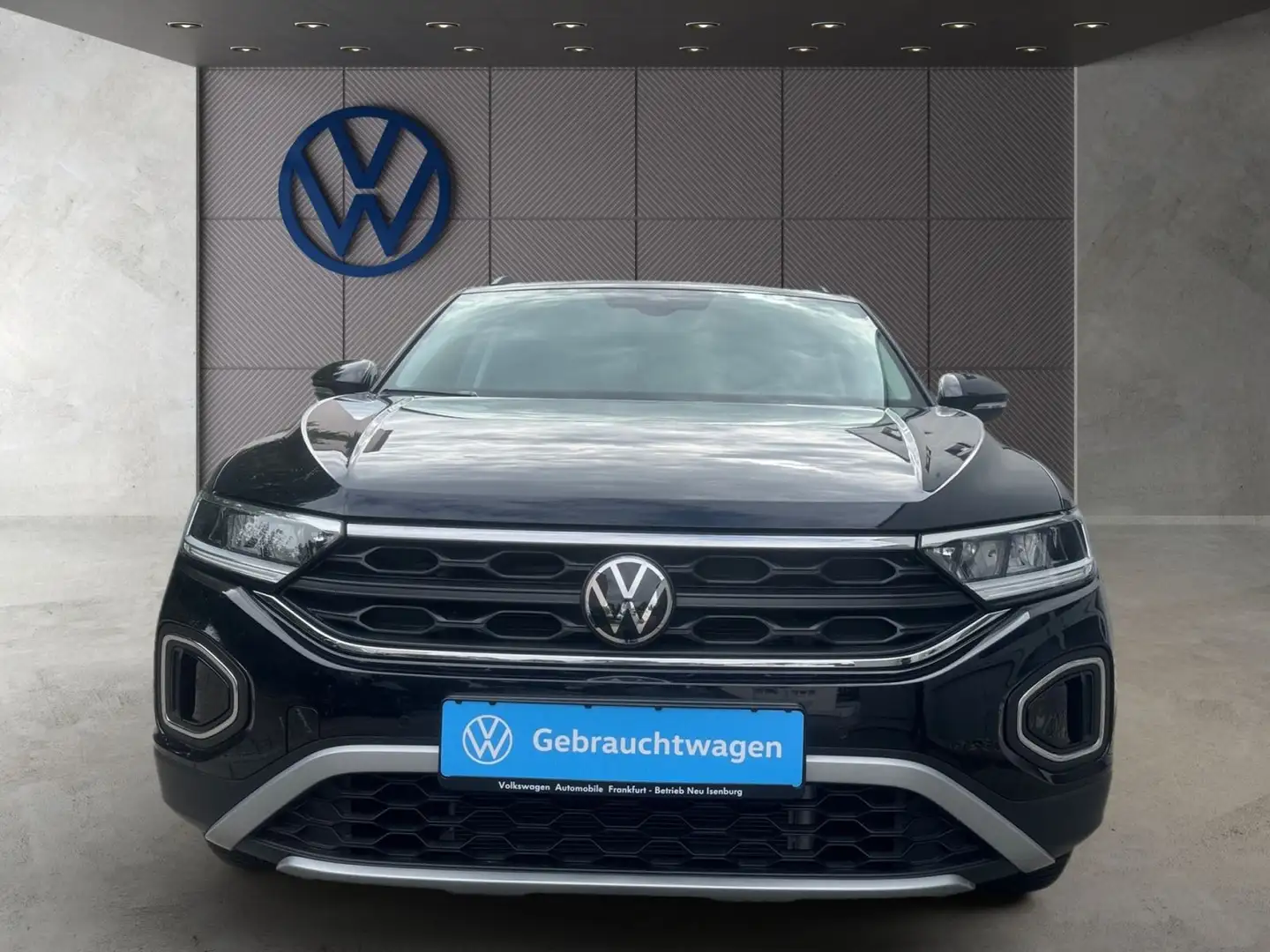 Volkswagen T-Roc 1.0 TSI Goal Navi LED DAB+ FrontAssist Zwart - 2
