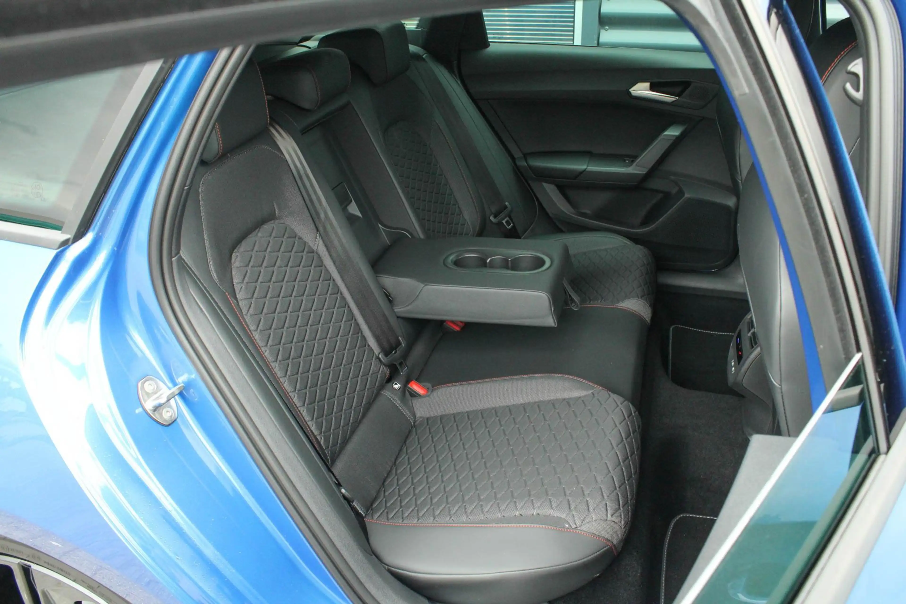SEAT Leon e-Hybrid Sportstourer 1.5 TSI 204pk FR Business | Black Pac — photo 15