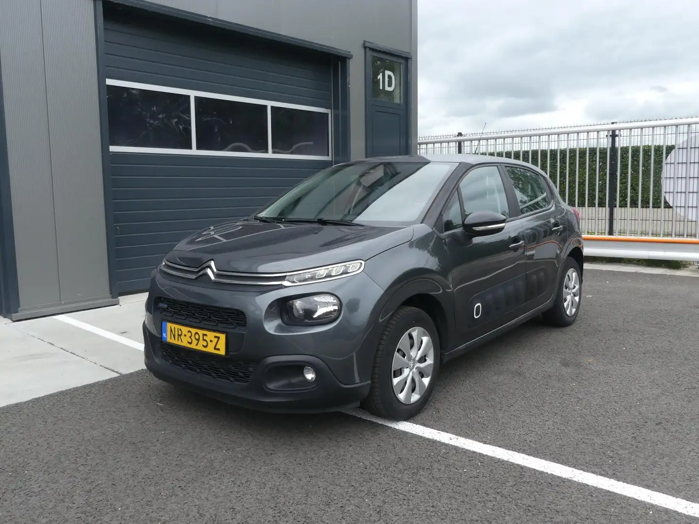 Citroen C3 1.2 PureTech Airco 5-Drs 1e Eigenaar Dealer Onderh Grijs - 2
