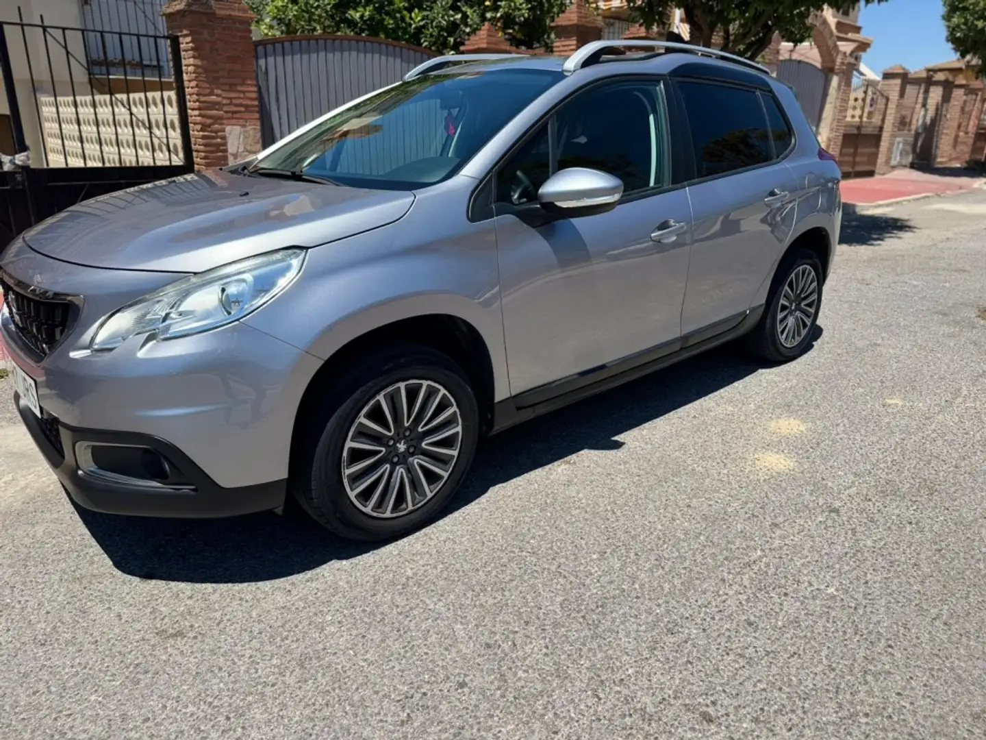 Peugeot 2008 1.2 PureTech Access 82 Šedá - 1