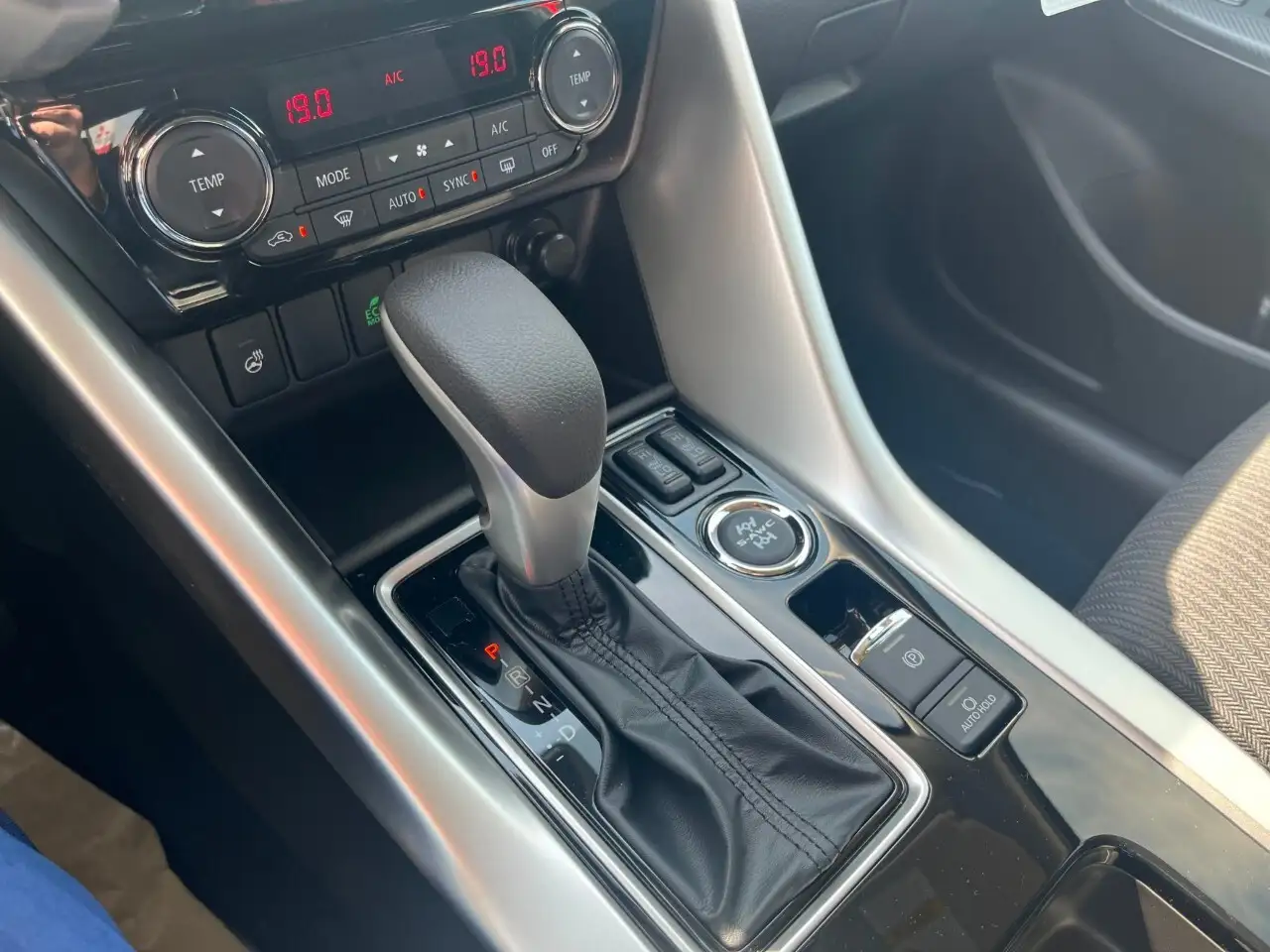 Mitsubishi Eclipse Cross снимка Mitsubishi Eclipse Cross