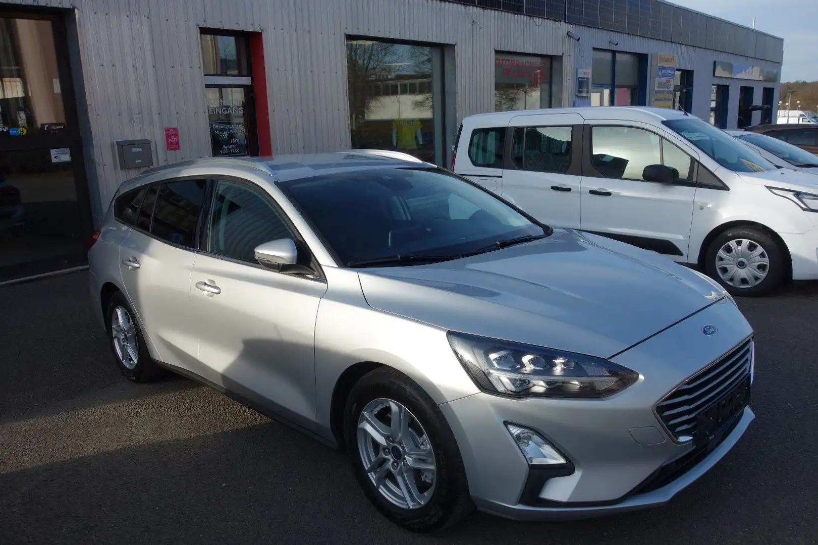 Ford Focus Turnier Cool & Connect Autom.LED Argento - 2