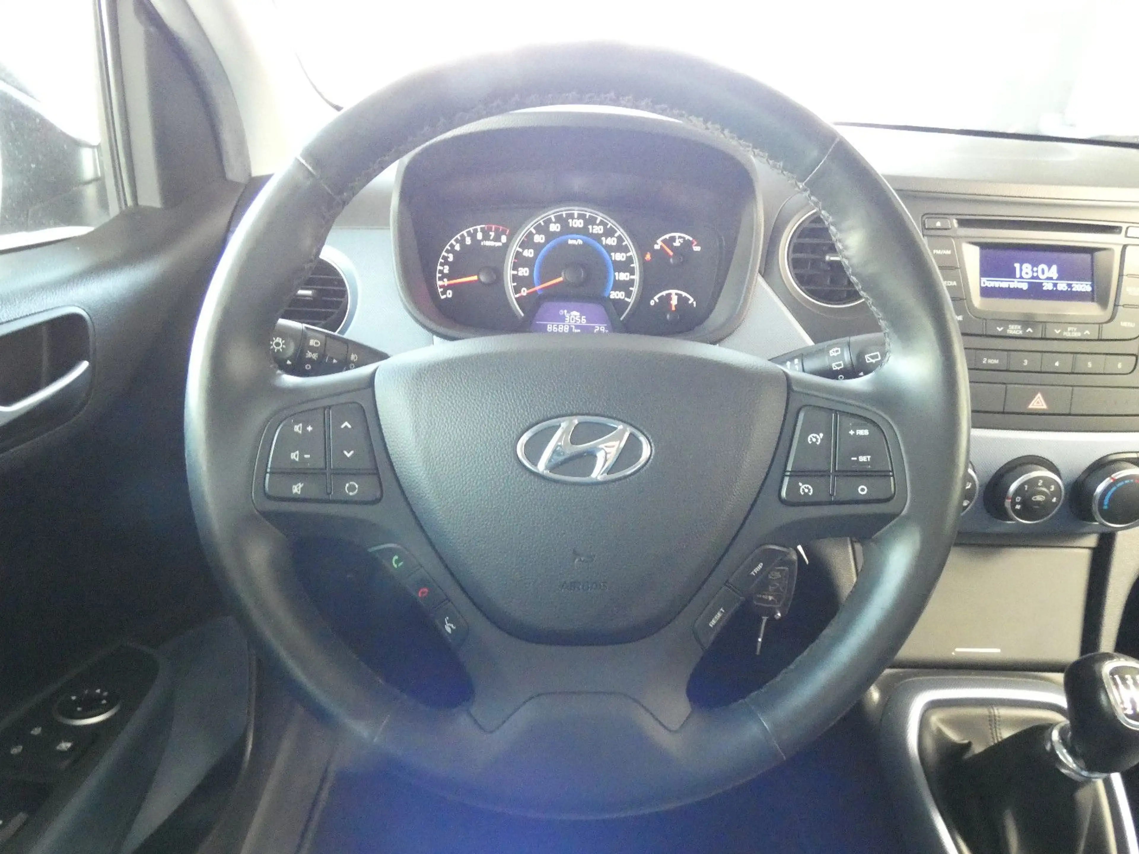Hyundai i10 FIFA World Cup Edition — photo 16