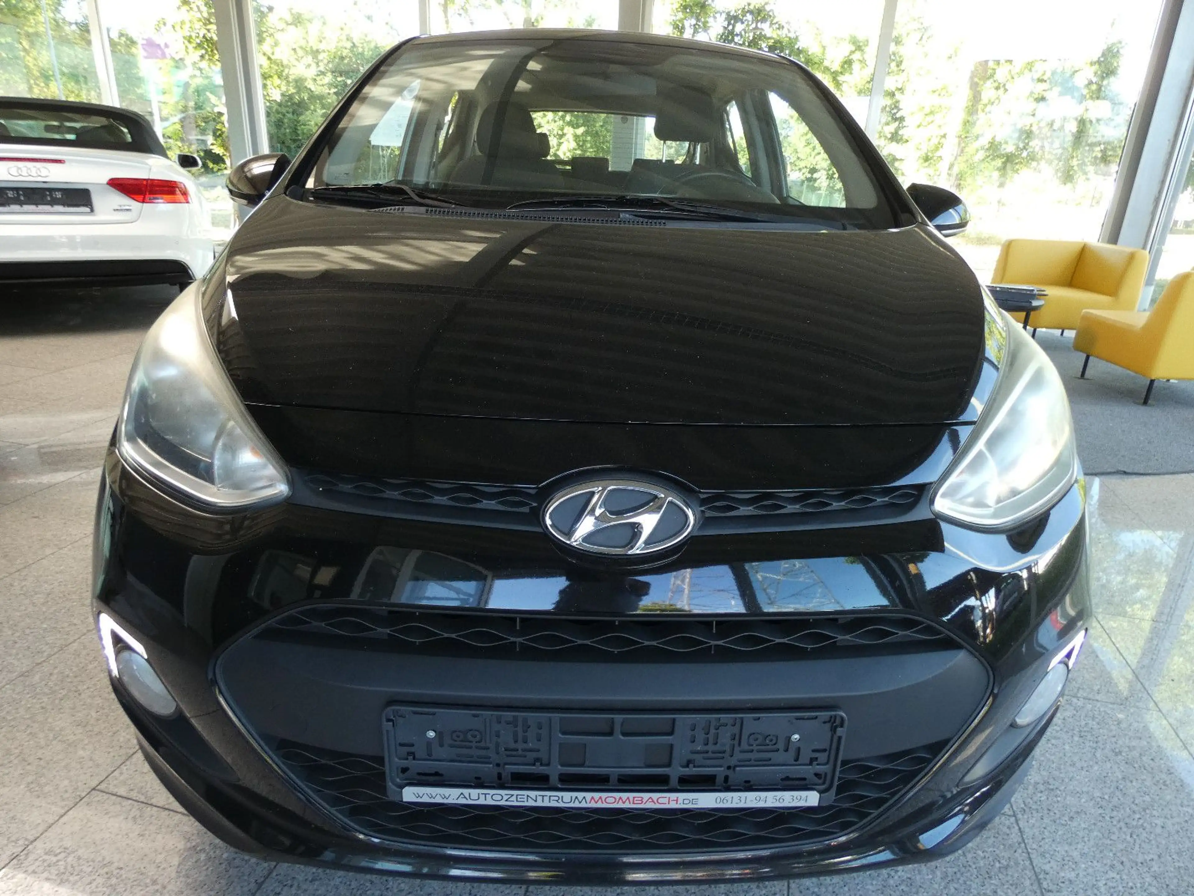 Hyundai i10 FIFA World Cup Edition — photo 2