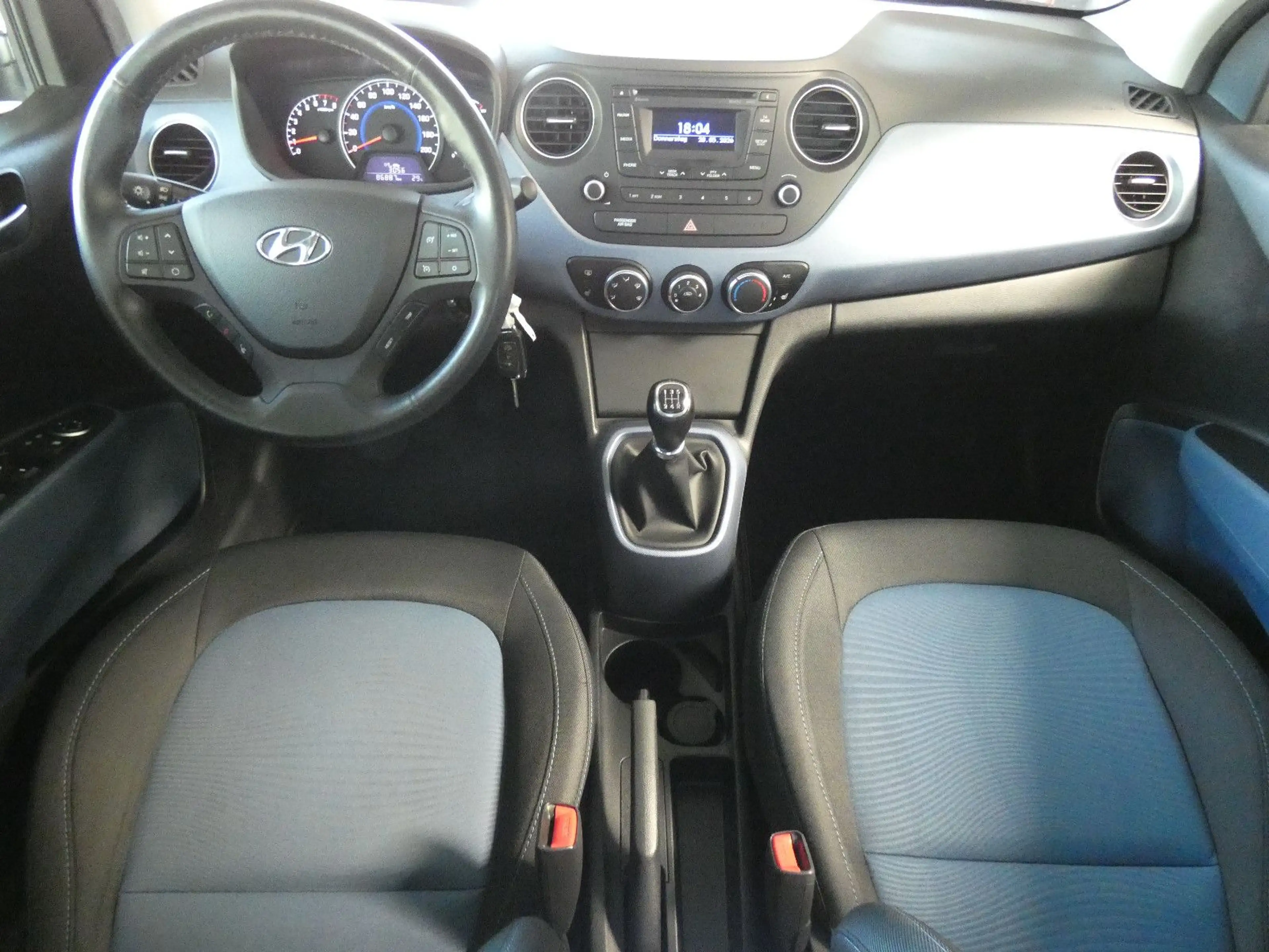 Hyundai i10 FIFA World Cup Edition — photo 13