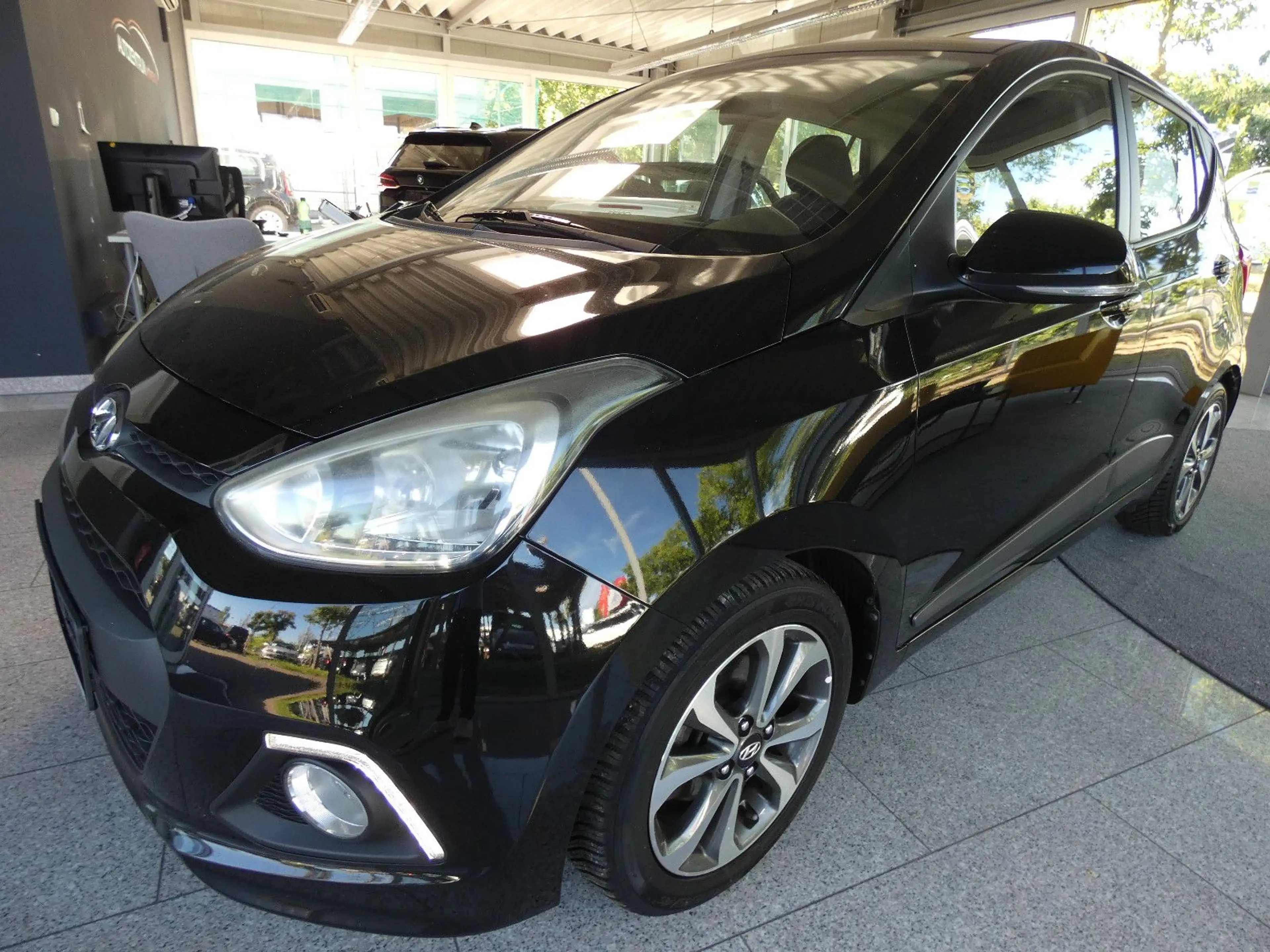 Hyundai i10 FIFA World Cup Edition — photo 3