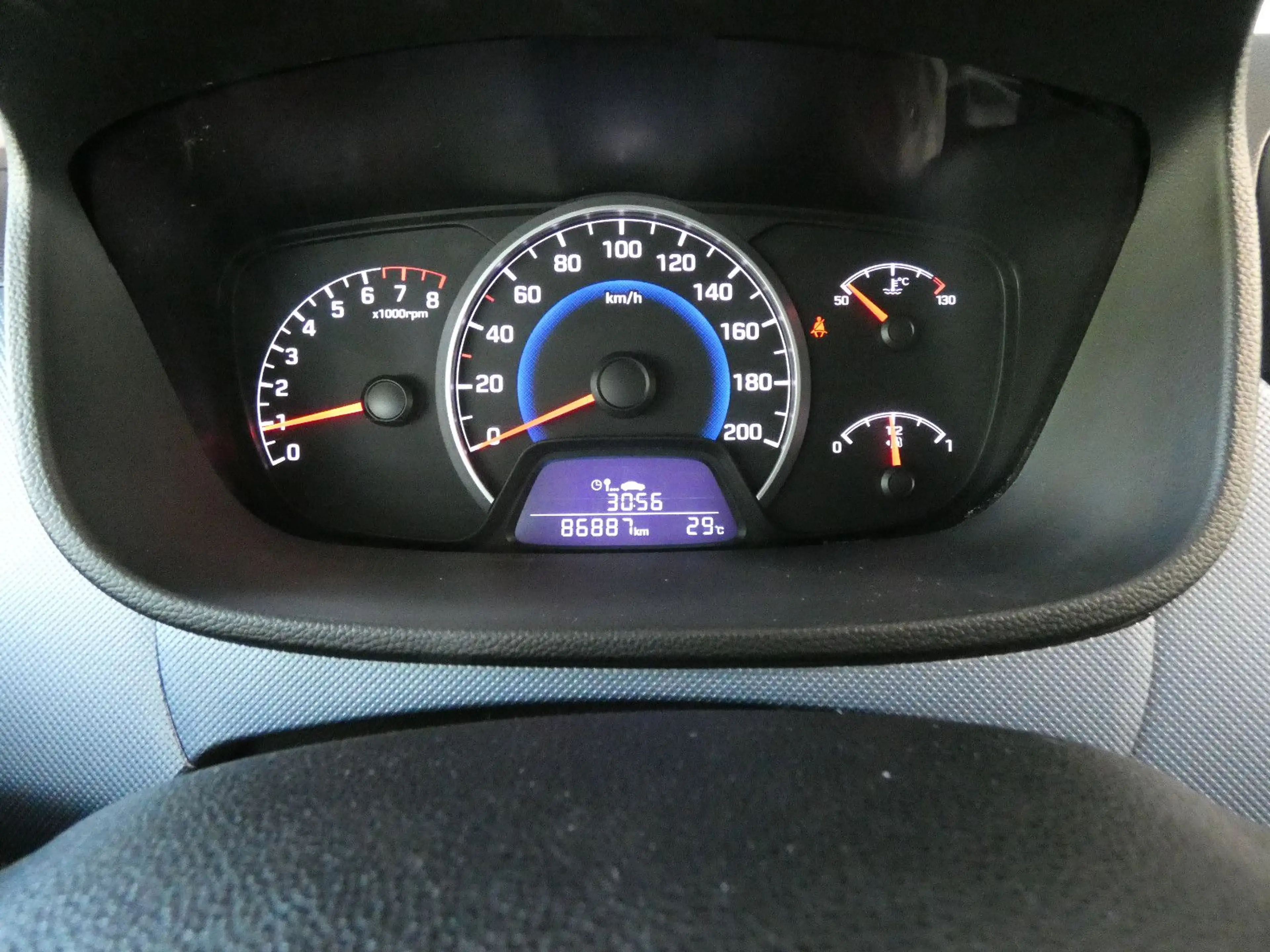 Hyundai i10 FIFA World Cup Edition — photo 17