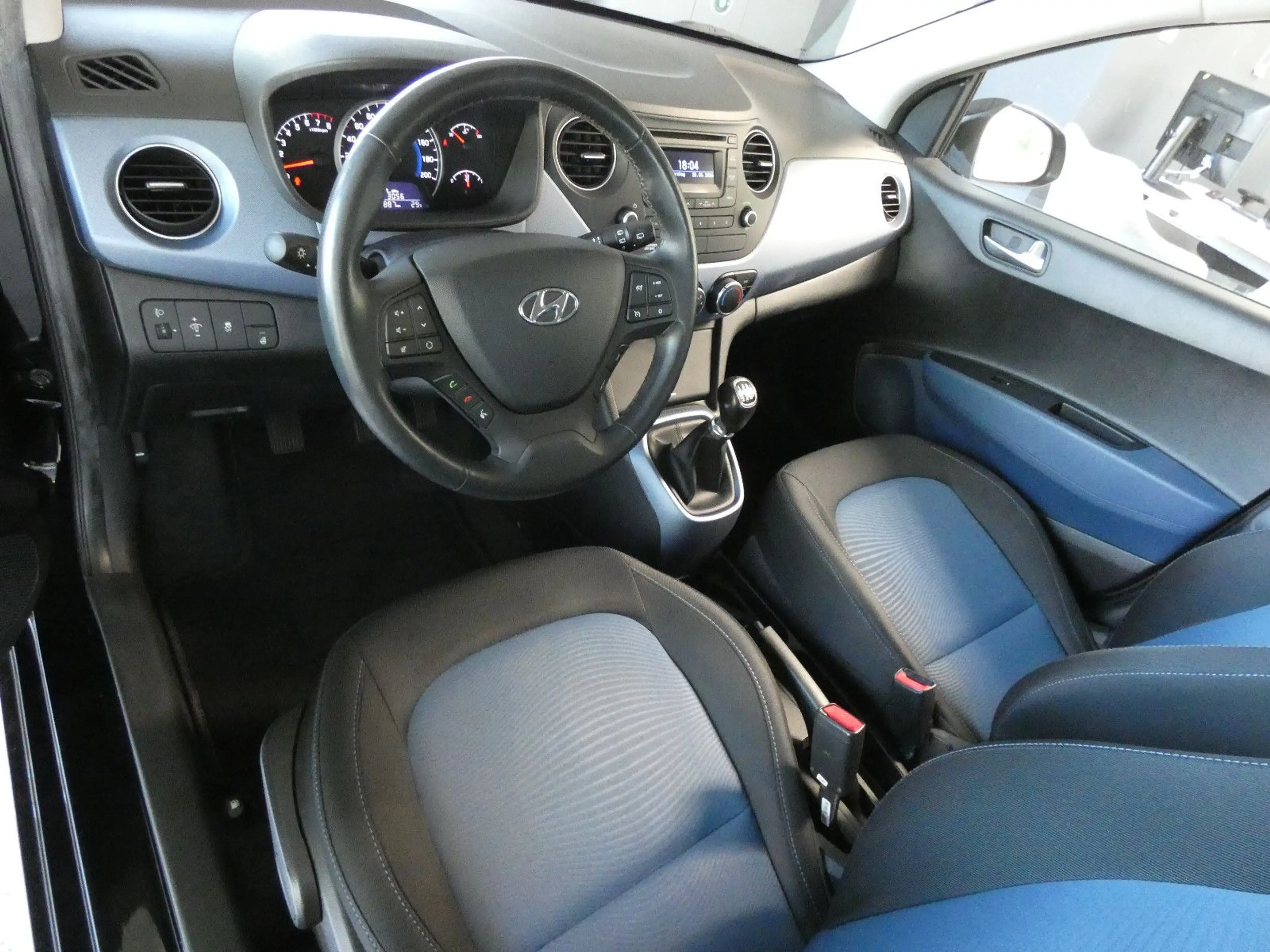 Hyundai i10 FIFA World Cup Edition — photo 10