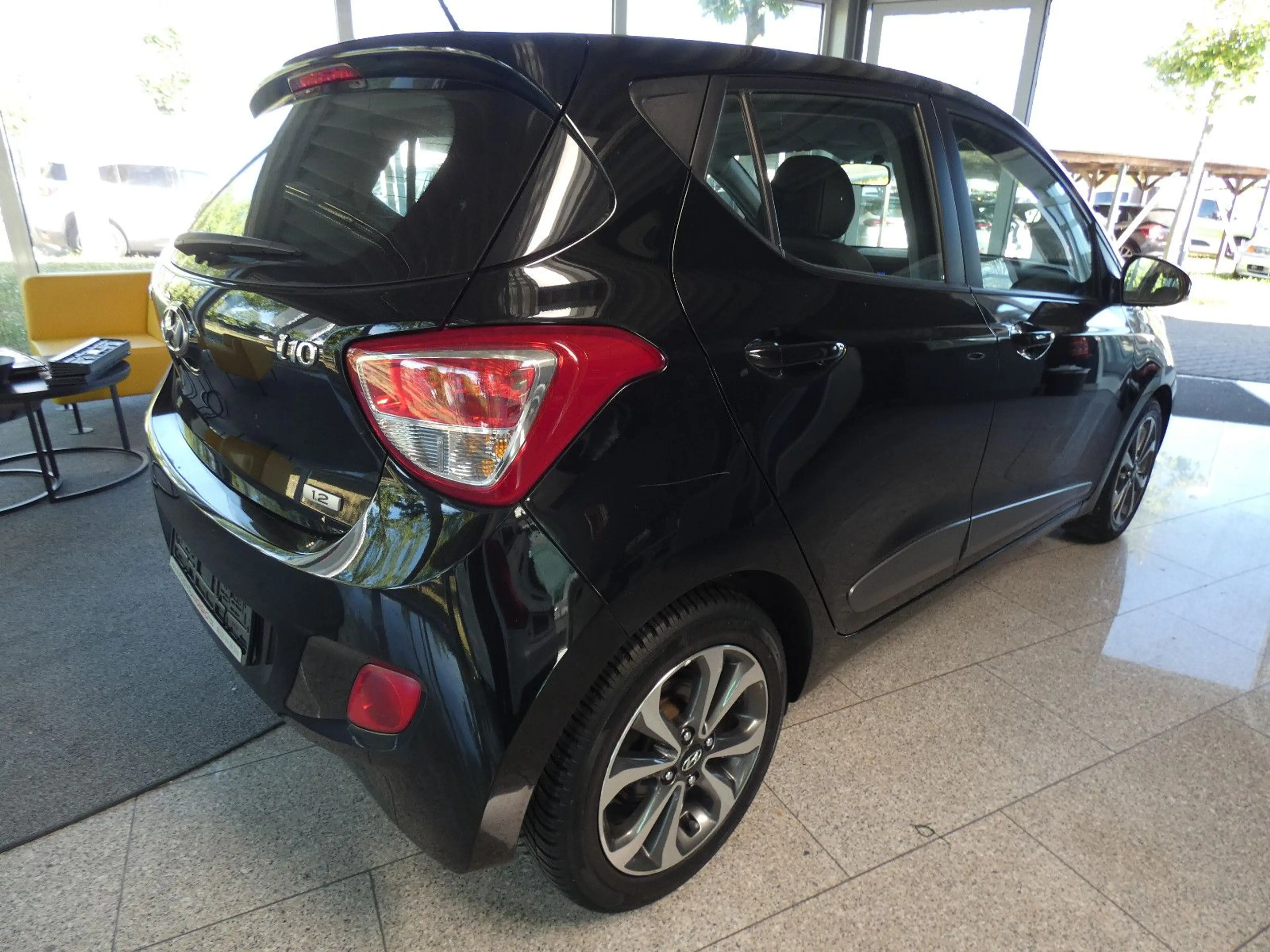Hyundai i10 FIFA World Cup Edition — photo 7