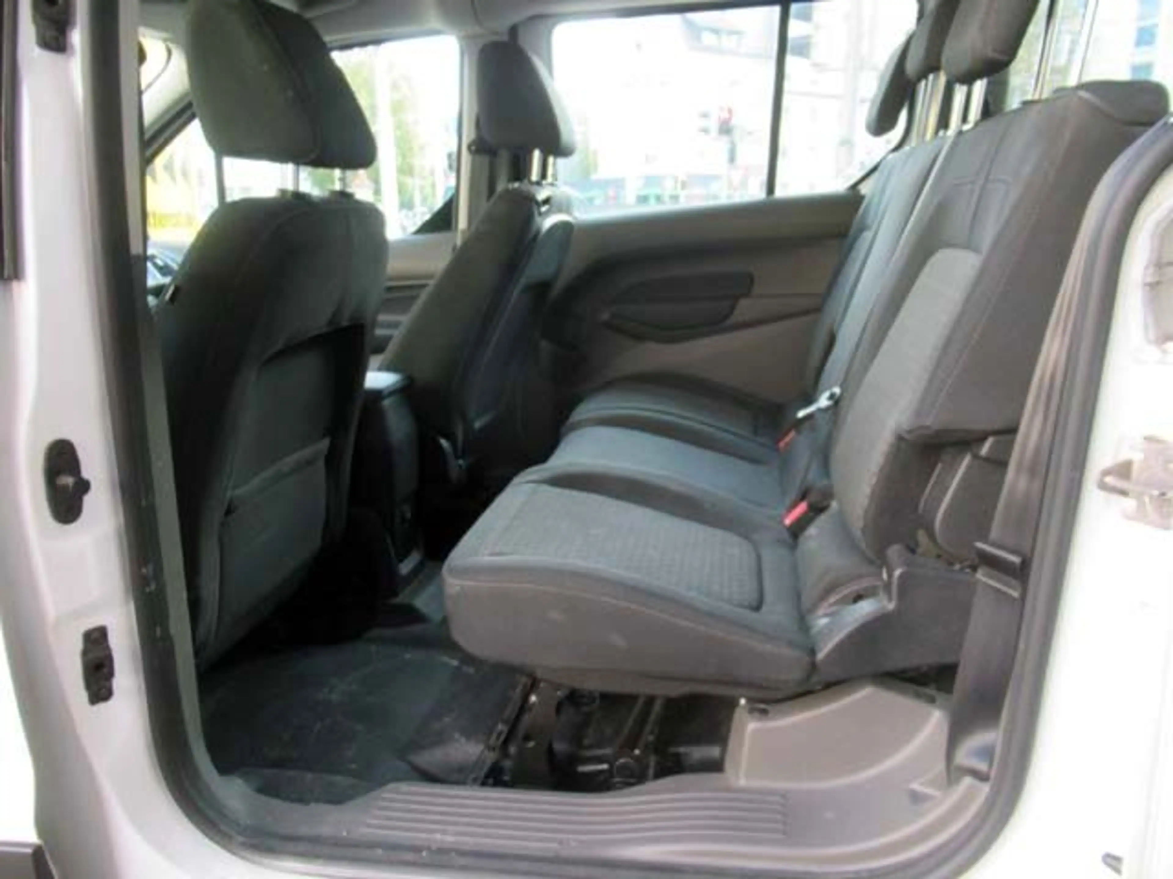 Ford Transit Connect L2 D 5Sitzer T Navi/AHK/Klima/RF — photo 7