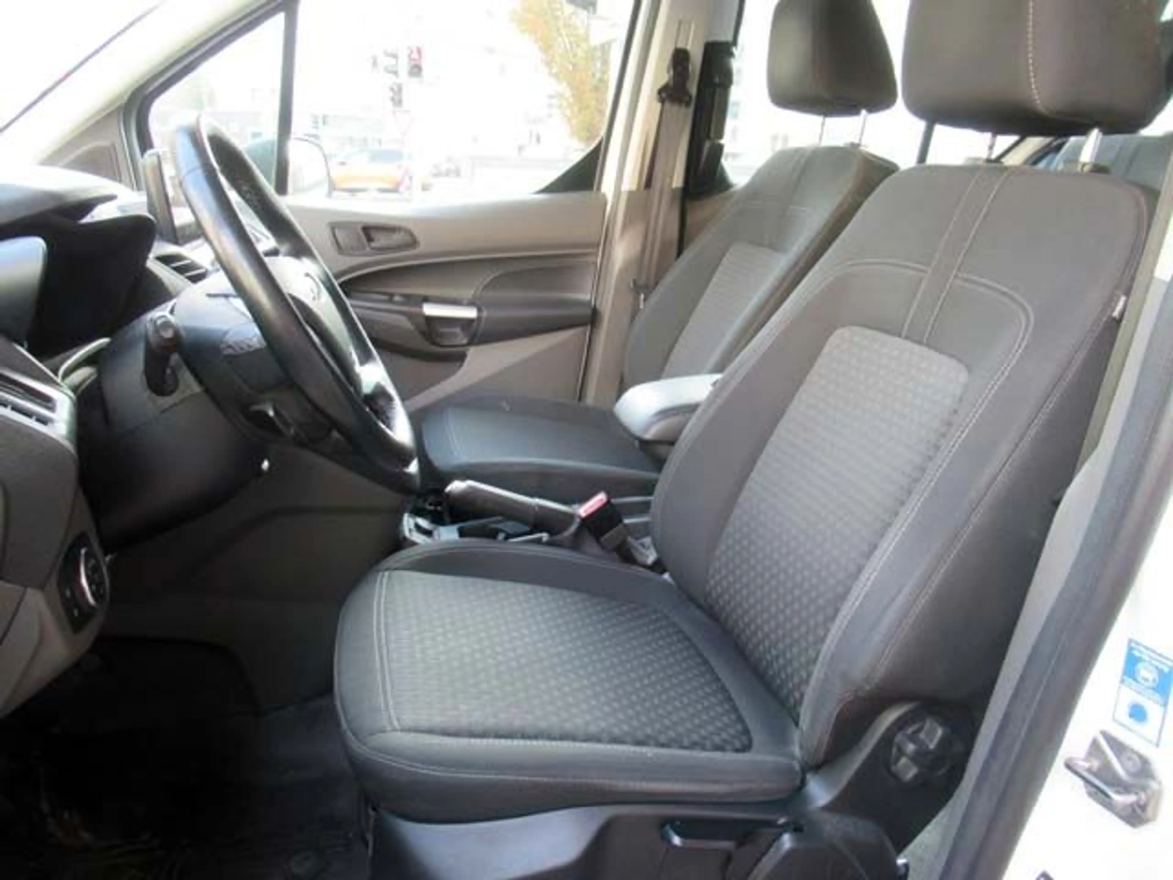 Ford Transit Connect L2 D 5Sitzer T Navi/AHK/Klima/RF — photo 4