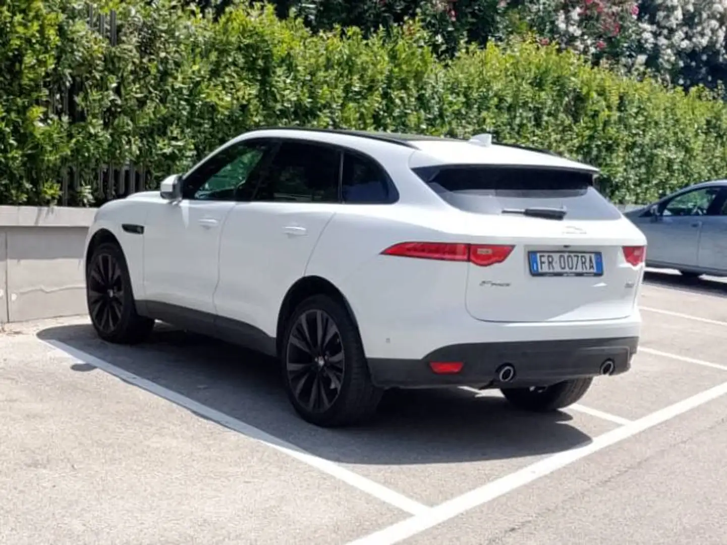 Jaguar F-Pace F-Pace 3.0d V6 R-Sport awd 300cv auto Bianco - 1