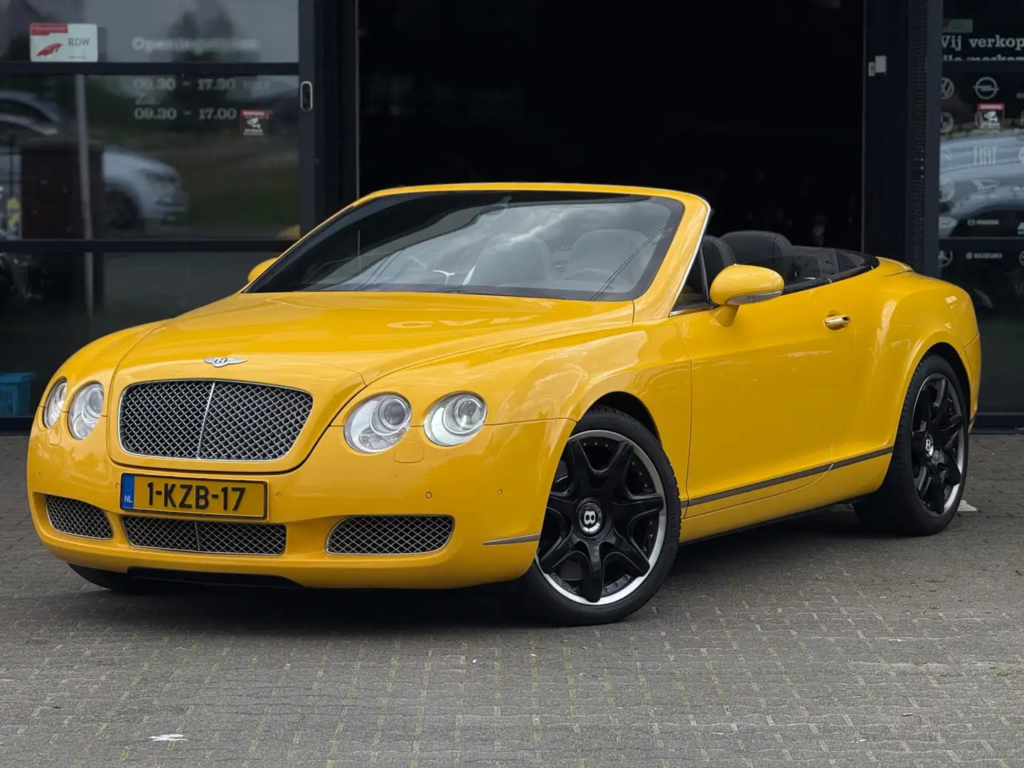 Bentley Continental GTC 6.0 W12 CABRIO/KEYLESS/LEDER/CAMERA/VOL OPTIE Jaune - 2