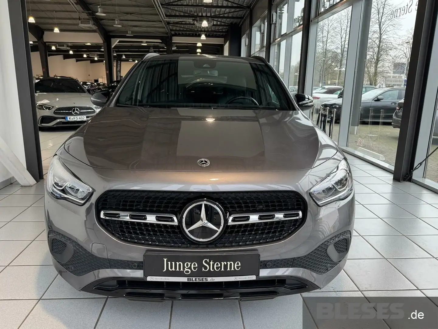 Mercedes-Benz GLA 180 GLA 180 Progressive Night+MBUX+LED+Kamera+DAB Navi Gris - 2
