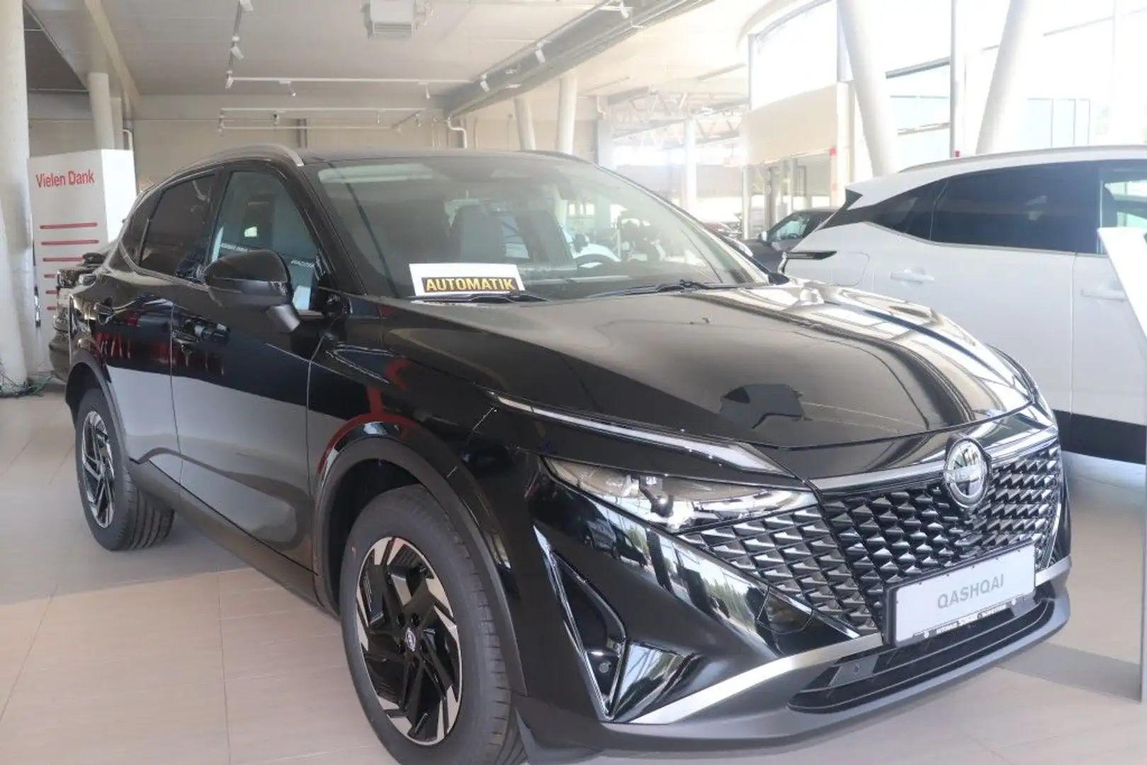 Nissan Qashqai 1.3 DIG-T MHEV Xtronic N-Connecta (J12) Schwarz - 2