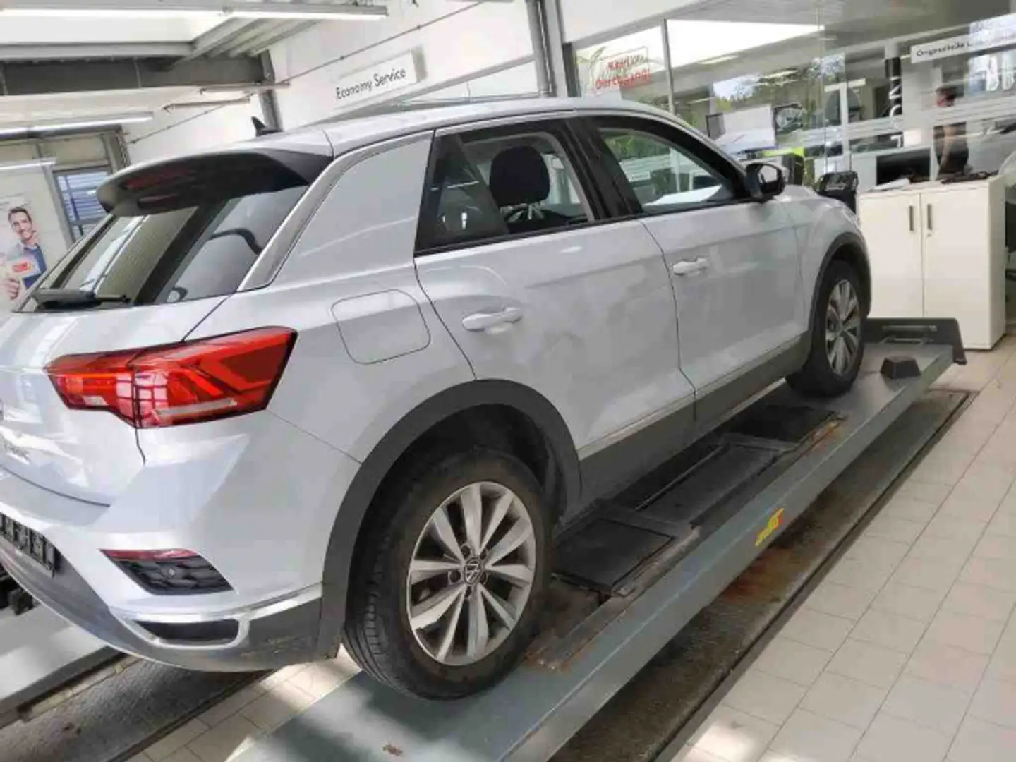 Volkswagen T-Roc Style 1.0 TSI OPF 81 kW 6-Gang Silber - 2