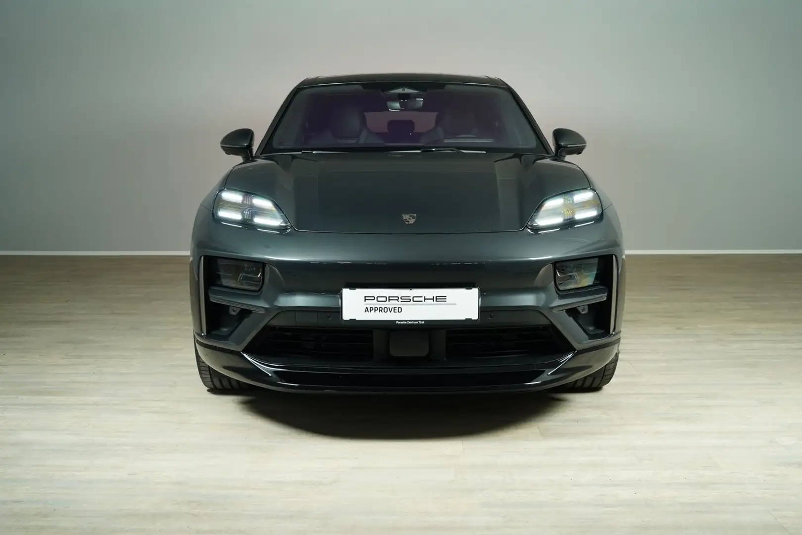 Porsche Macan Turbo Grau - 2