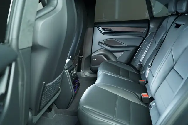 Porsche Macan Turbo Ansicht 17