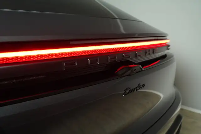 Porsche Macan Turbo Ansicht 11