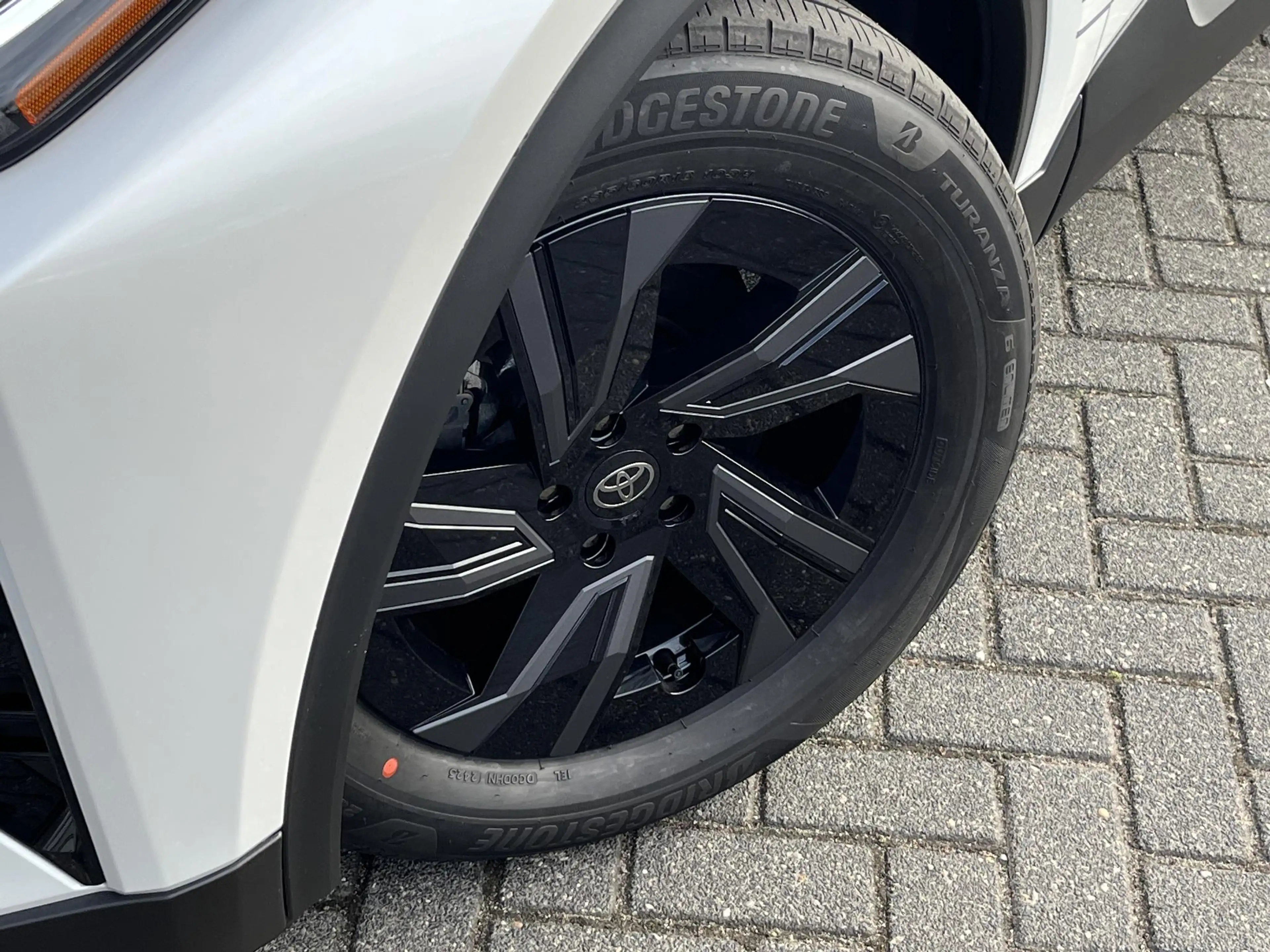 Toyota C-HR+ First Edition 77 kWh | Matrix-LED | Elektr. klep | — photo 5