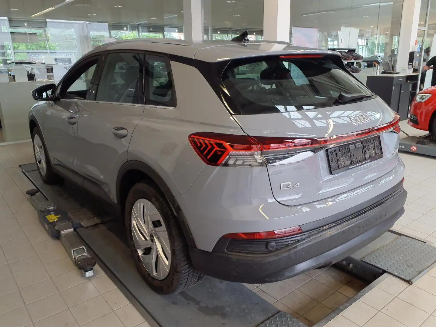 Audi Q4 e-tron 35 LED Keyless SHZ Grau - 2