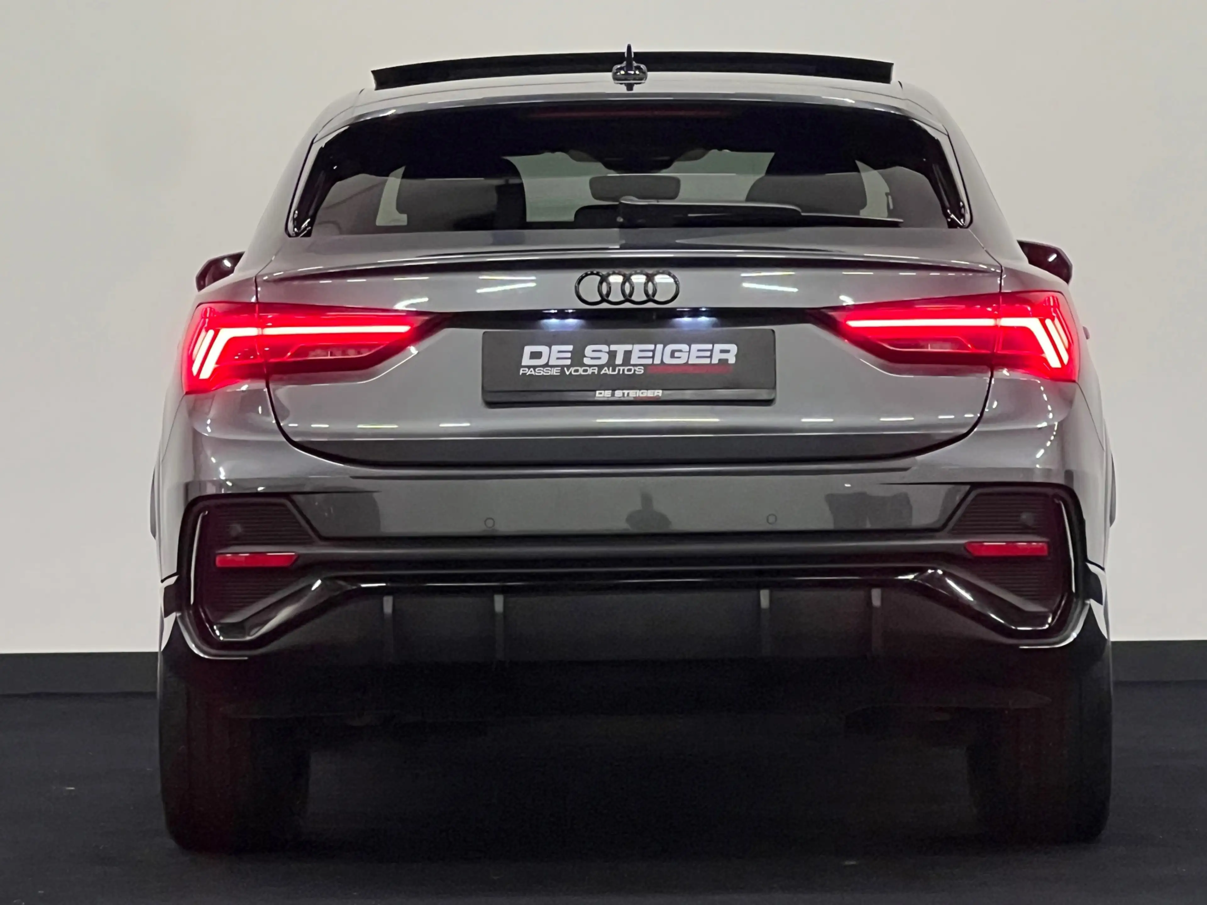 Audi Q3 Sportback 45 TFSI e 3 x S-line Pano Keyless Camera — photo 5
