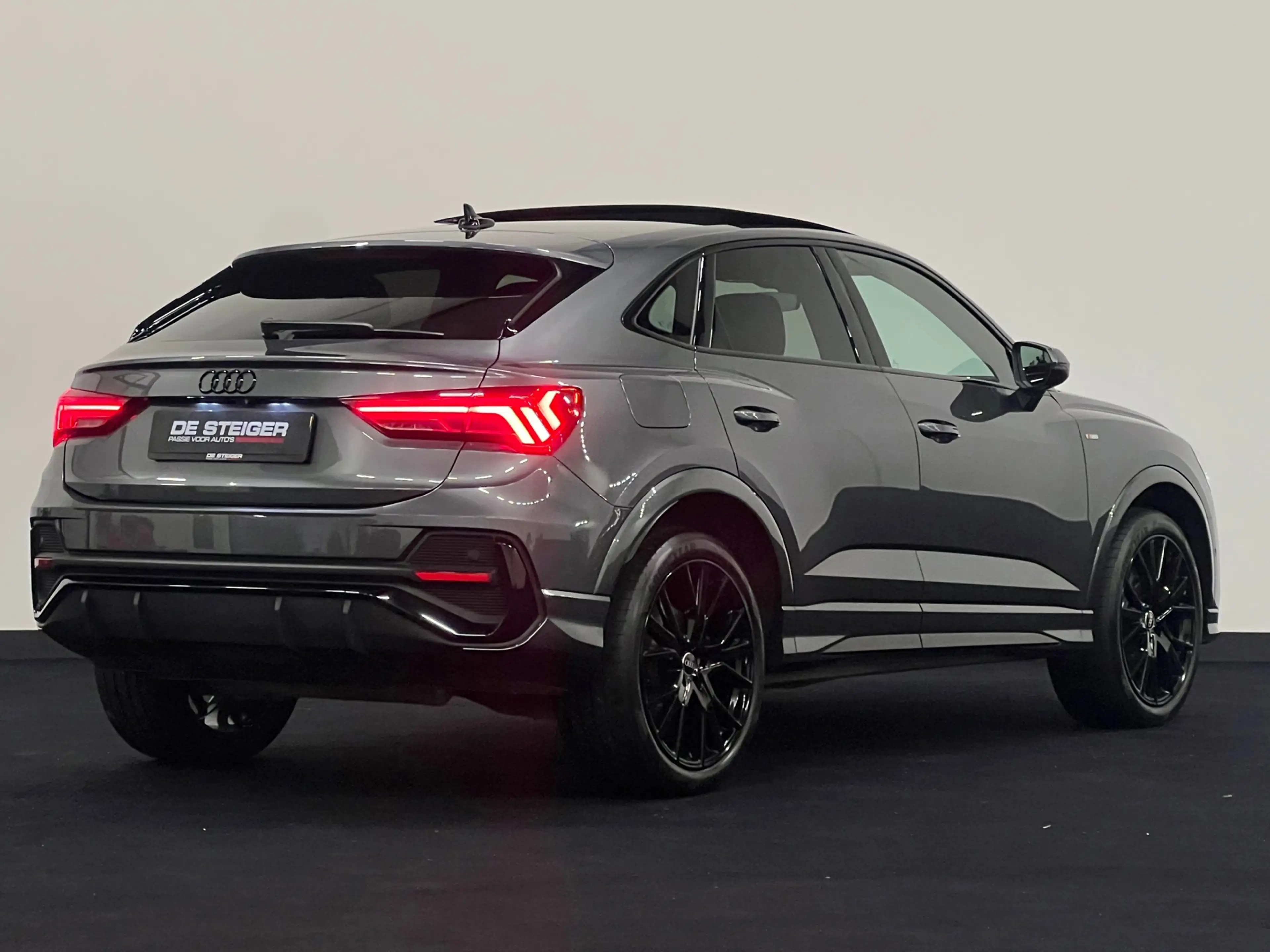 Audi Q3 Sportback 45 TFSI e 3 x S-line Pano Keyless Camera — photo 7