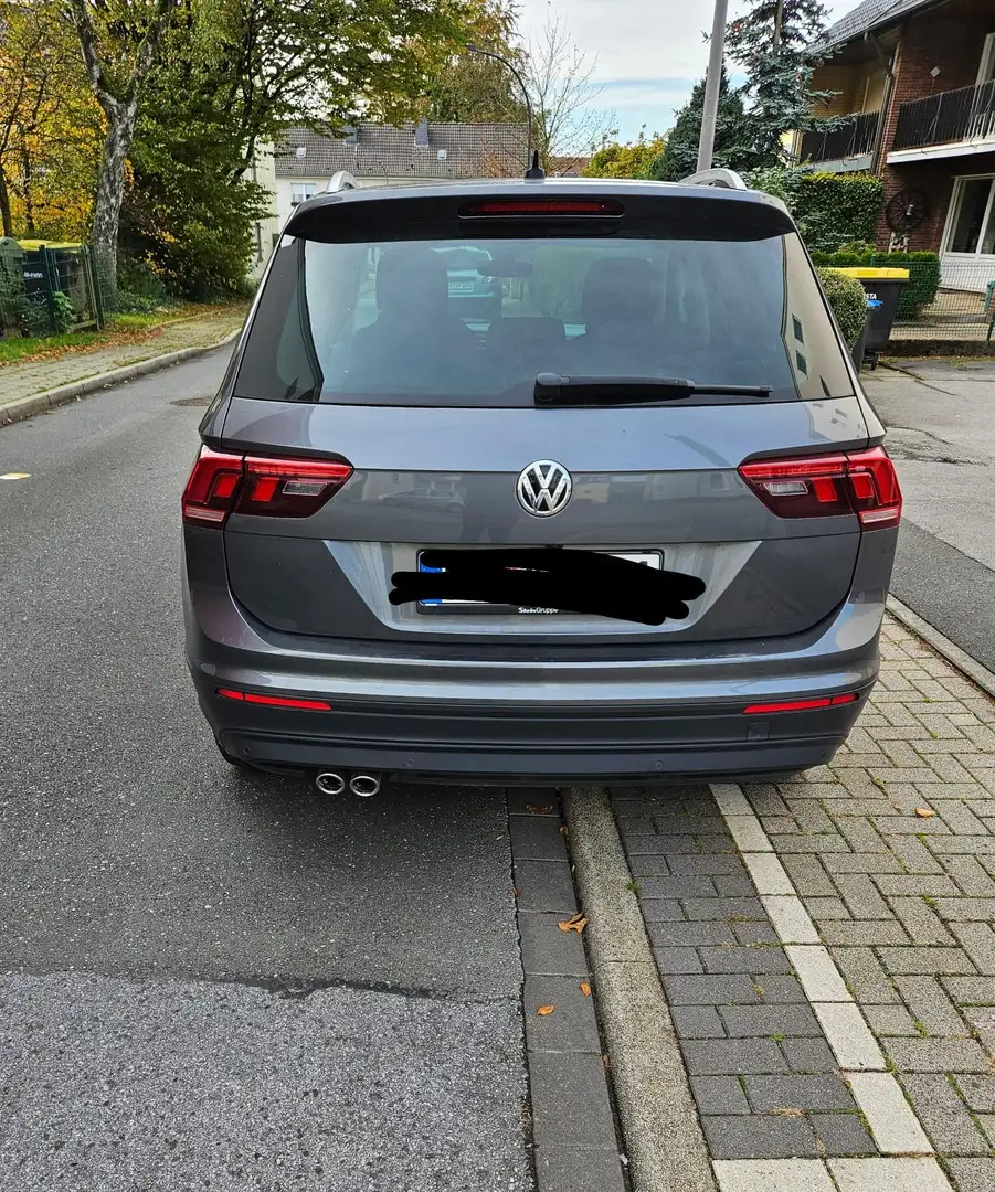 Volkswagen Tiguan 2.0 TDI SCR 4Motion (BlueMotion Tech) Trendline Grau - 2
