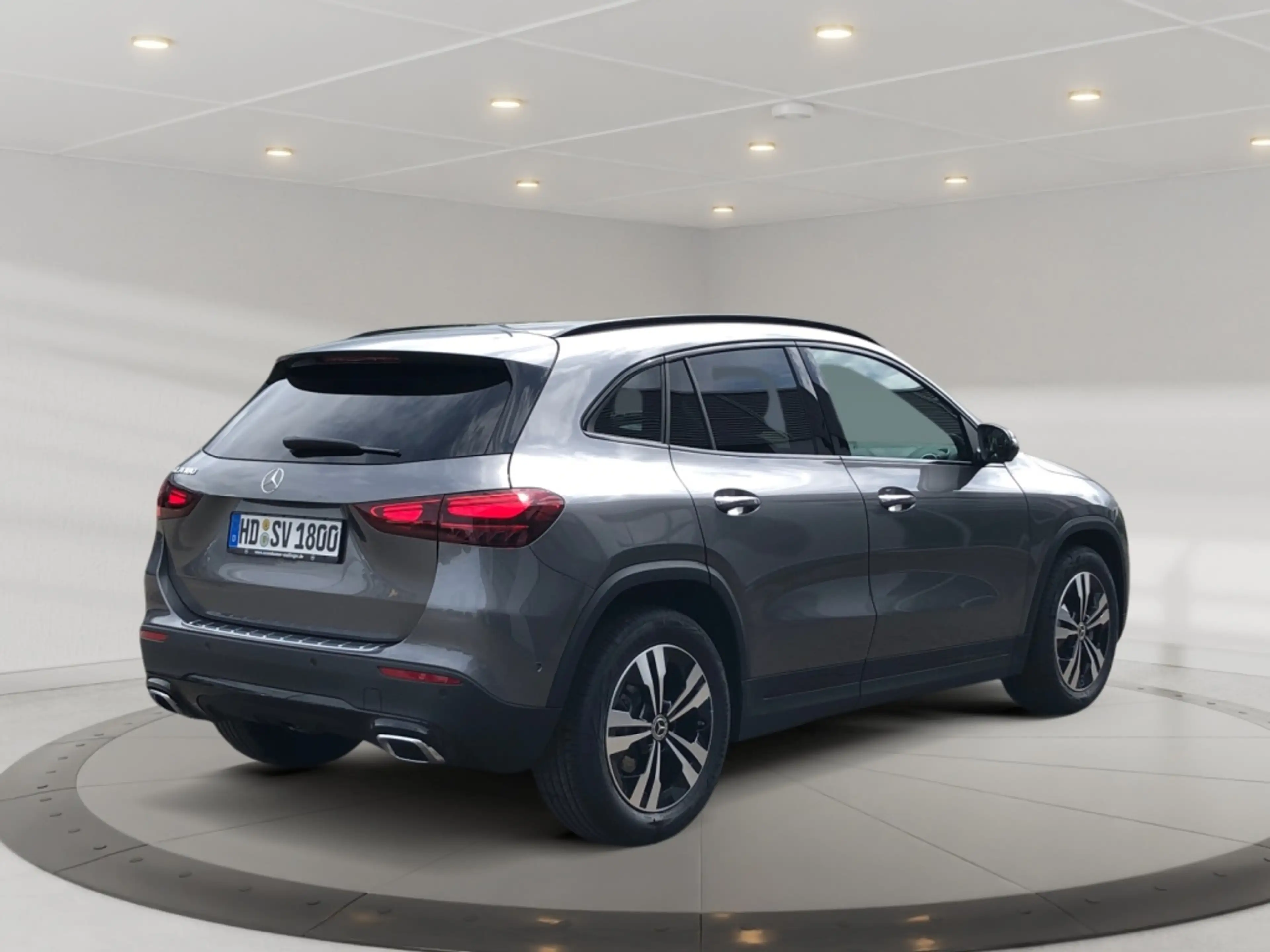 Mercedes-Benz GLA 180 MBUX+Progressive+Night+Fahrassist+AHK — photo 4