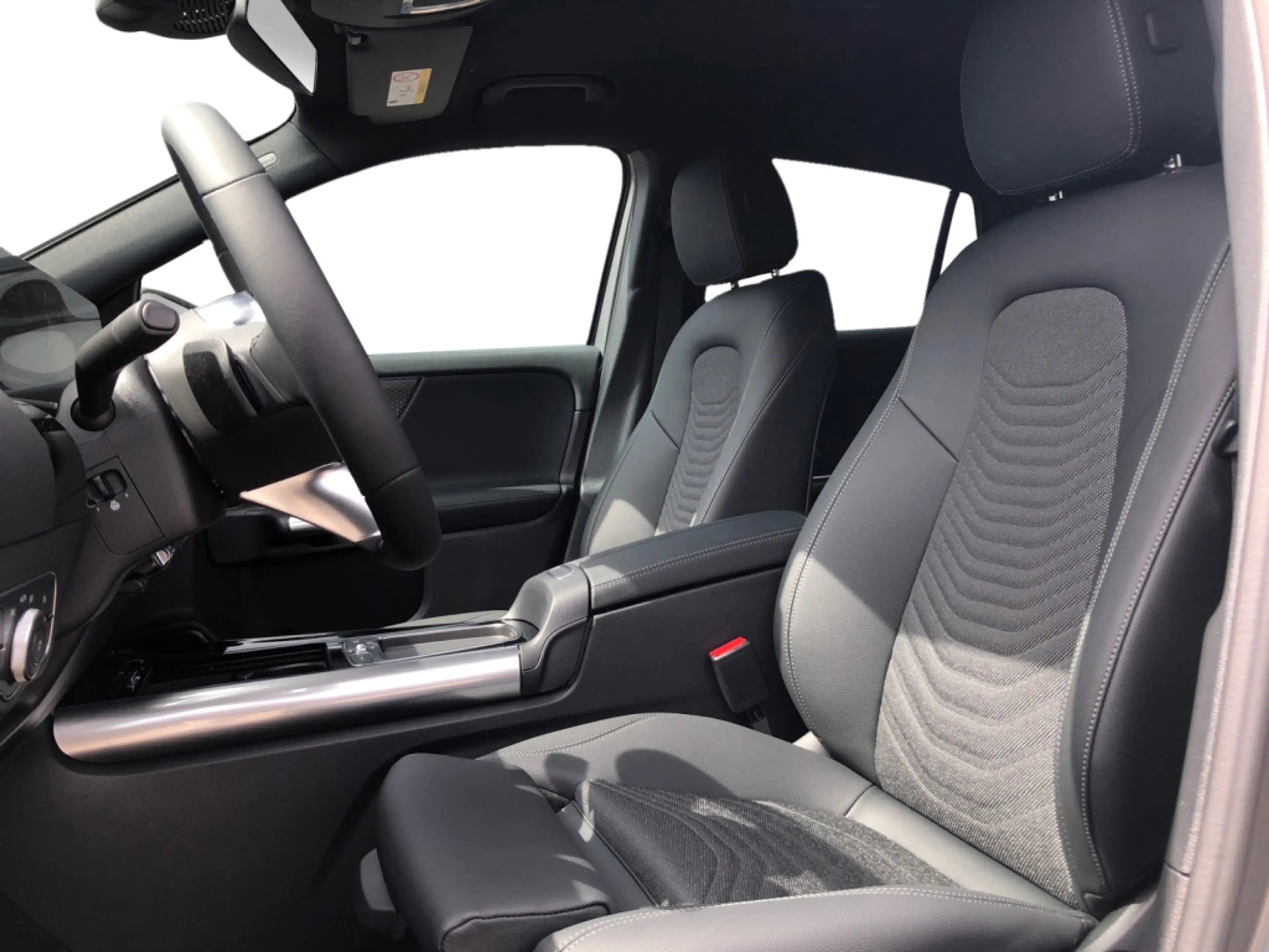 Mercedes-Benz GLA 180 MBUX+Progressive+Night+Fahrassist+AHK — photo 10