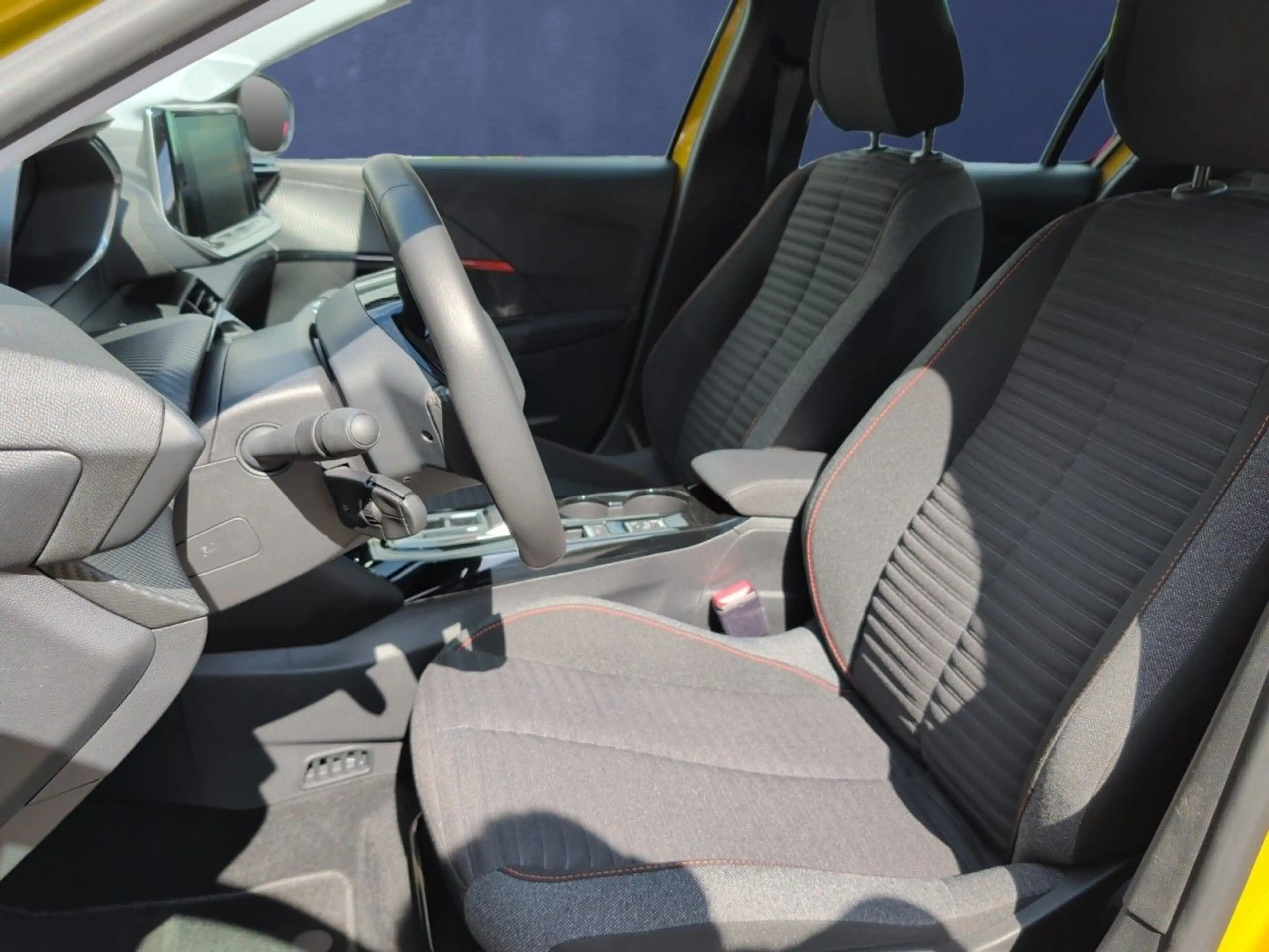 Peugeot 208 -e Active 136 Klimaautomatik+Tempomat+DAB — photo 13