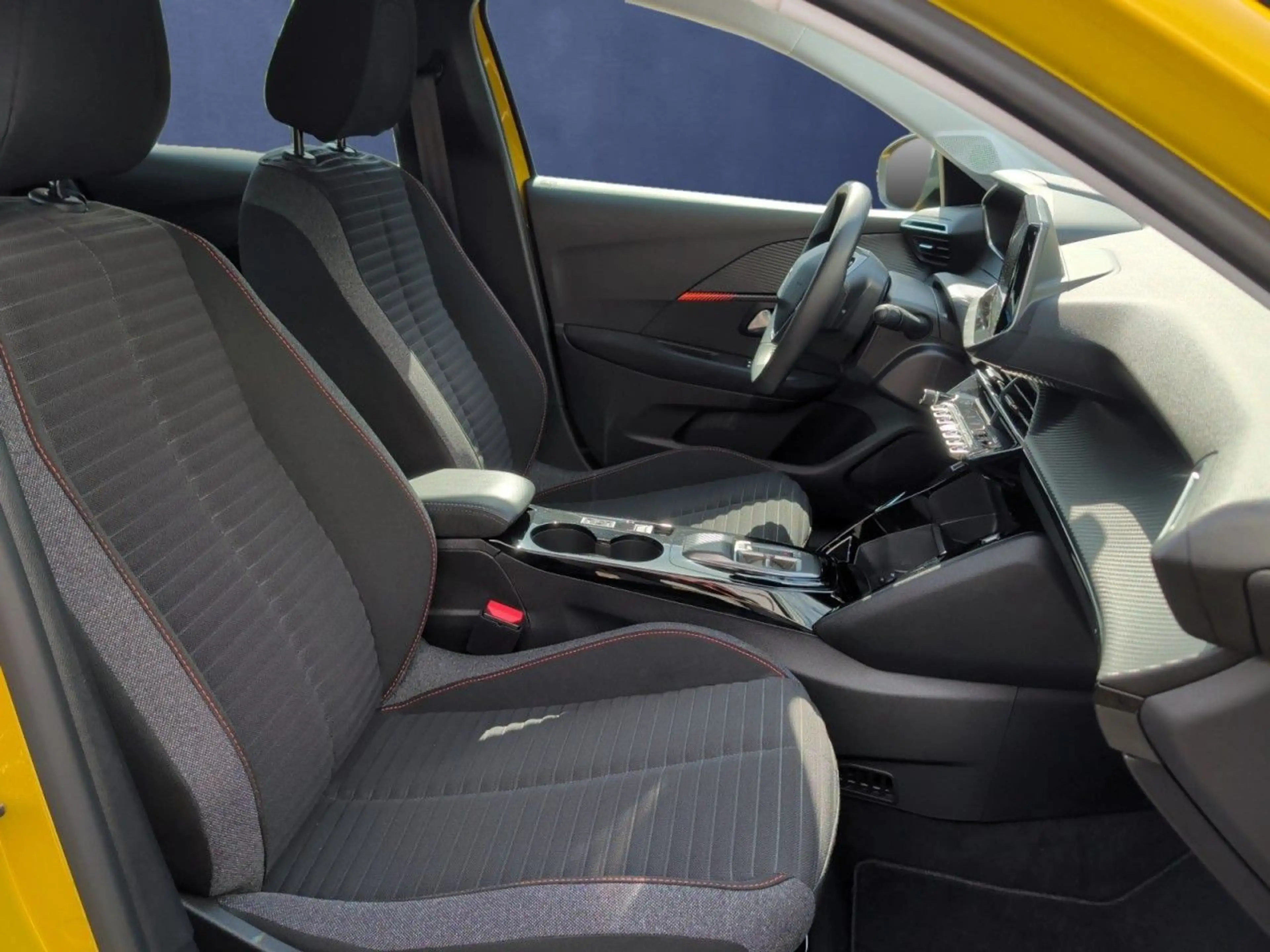 Peugeot 208 -e Active 136 Klimaautomatik+Tempomat+DAB — photo 12
