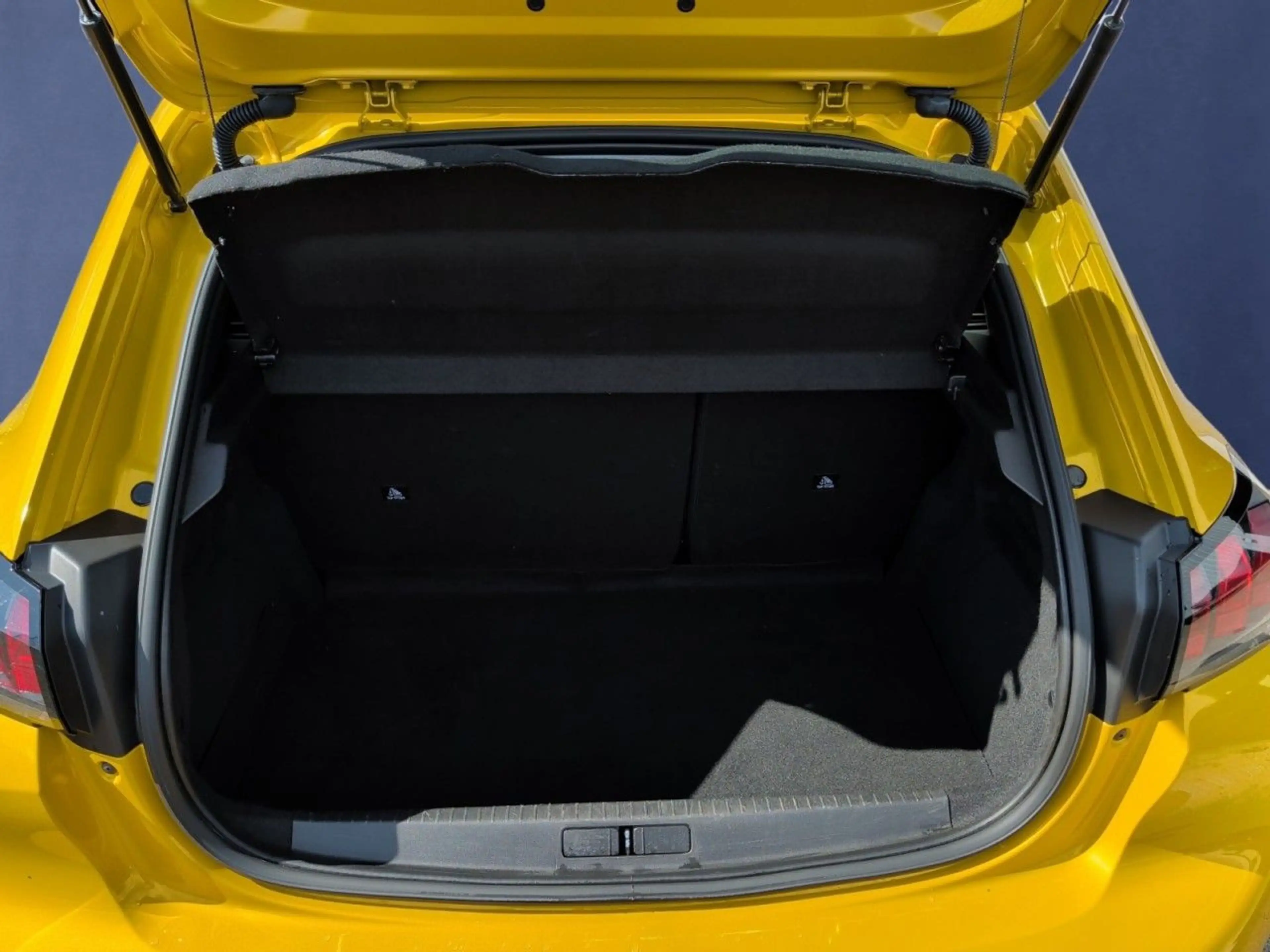 Peugeot 208 -e Active 136 Klimaautomatik+Tempomat+DAB — photo 6