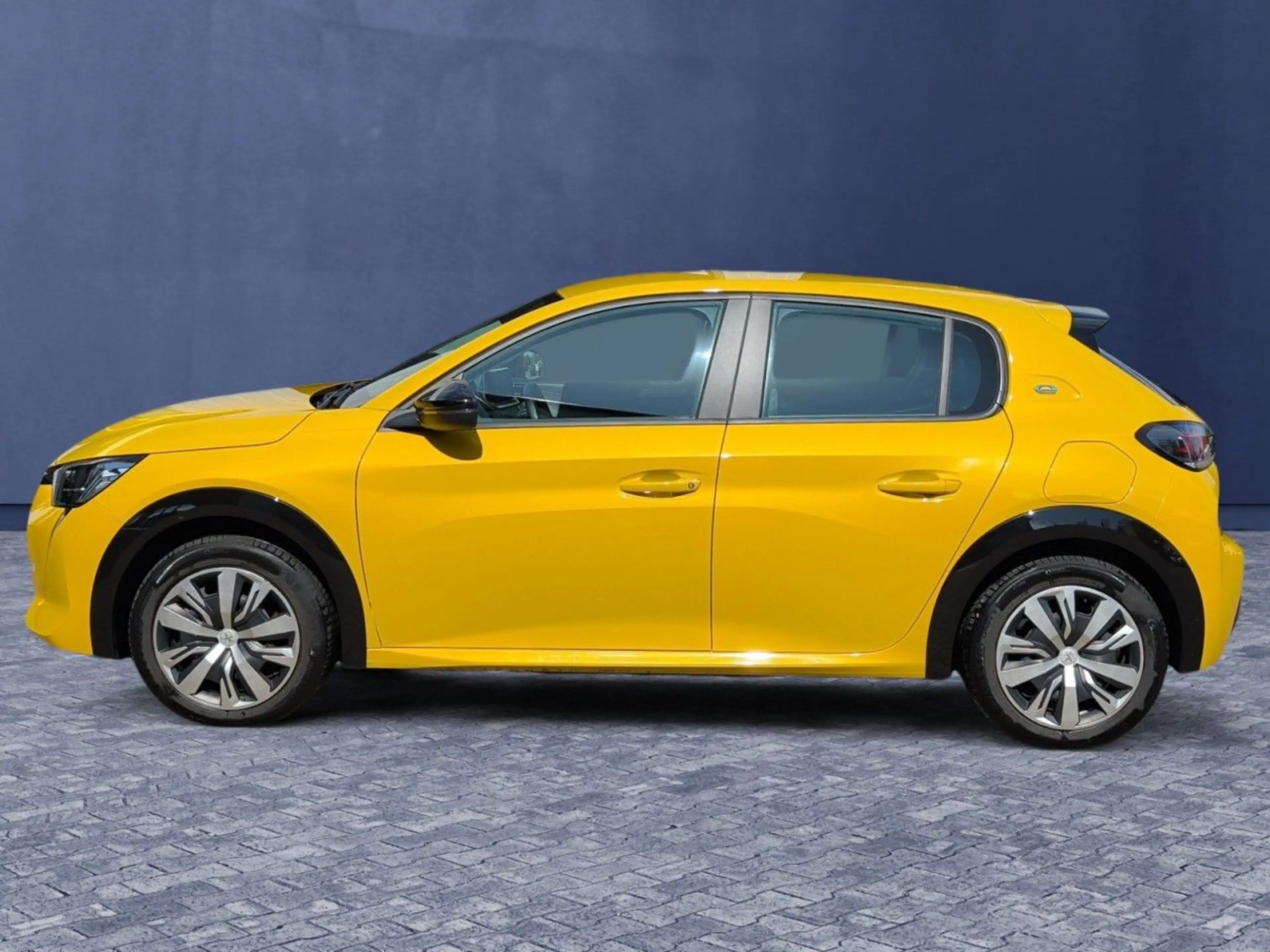 Peugeot 208 -e Active 136 Klimaautomatik+Tempomat+DAB — photo 3