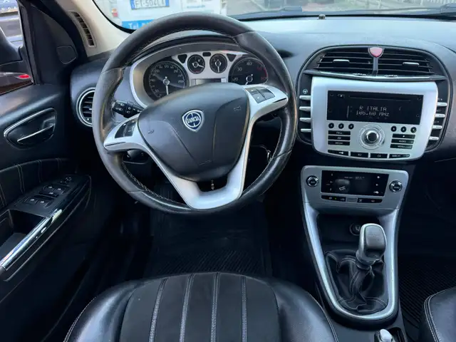 Lancia Delta view 11